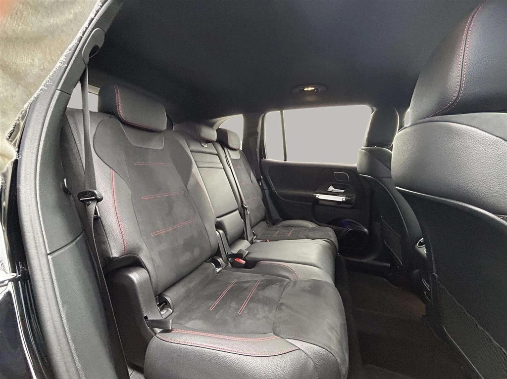 Mercedes-Benz-GLB-image-15