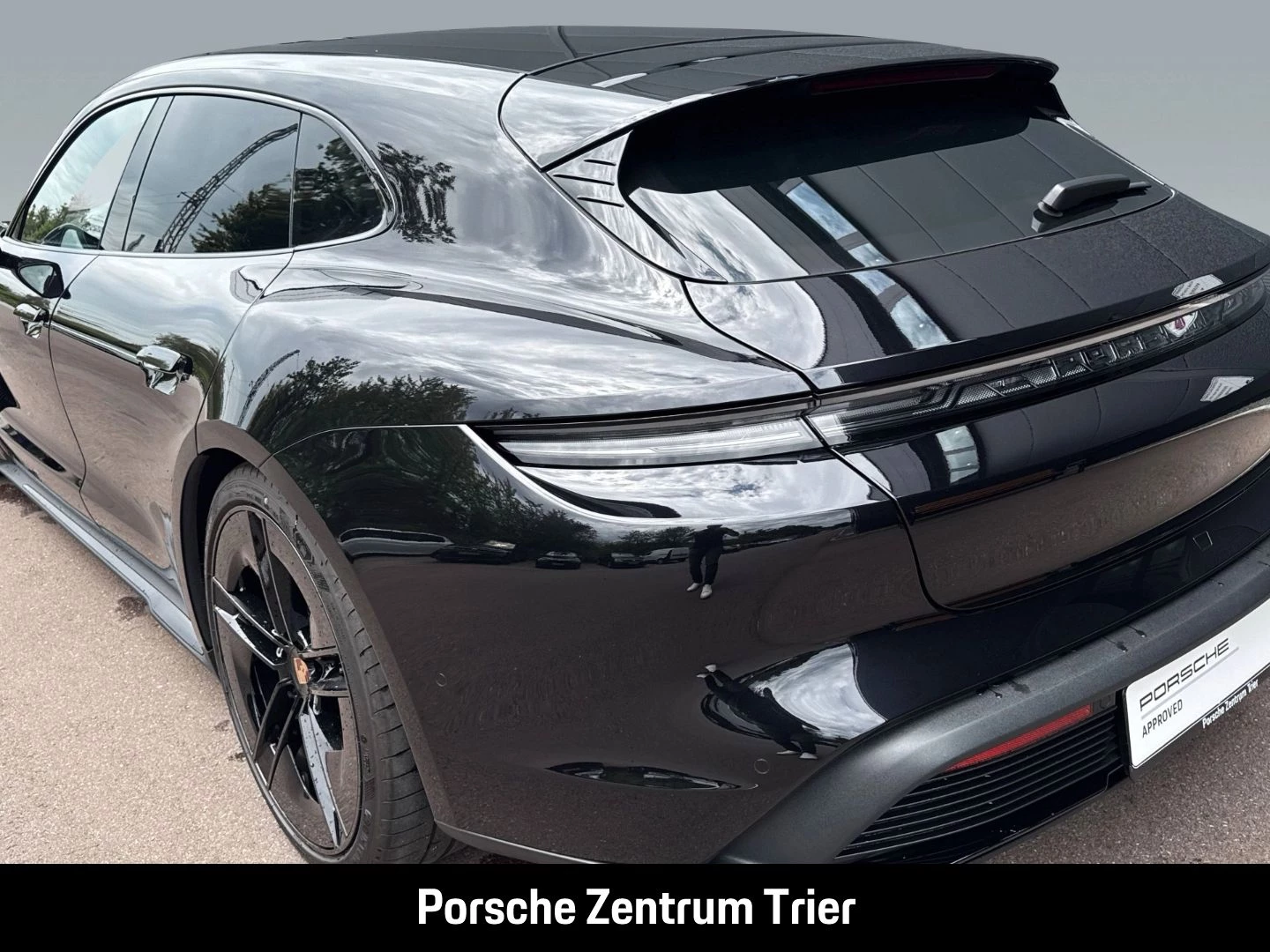 Porsche Taycan Sport Turismo Black Edition HA-Lenkung black edition