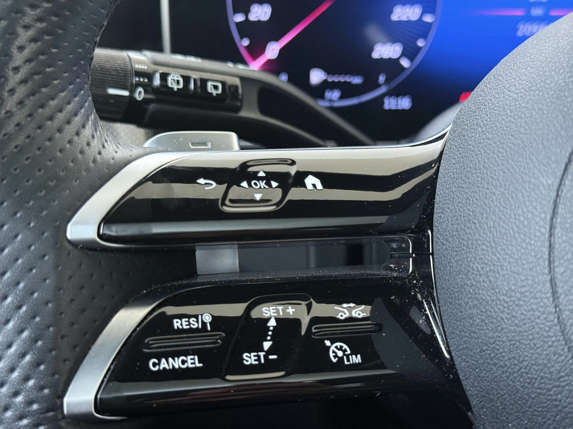 Mercedes-Benz-GLC-image-11