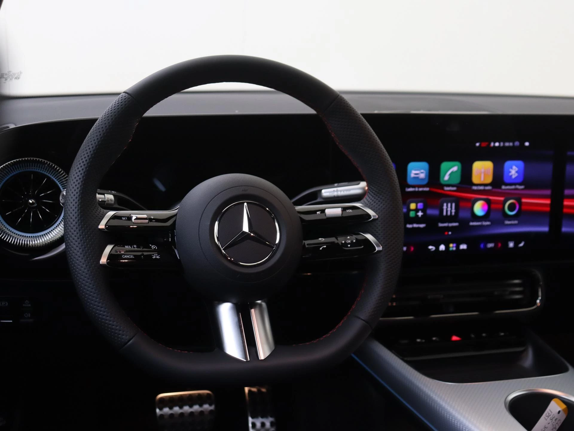 Mercedes-Benz-CLA-image-11