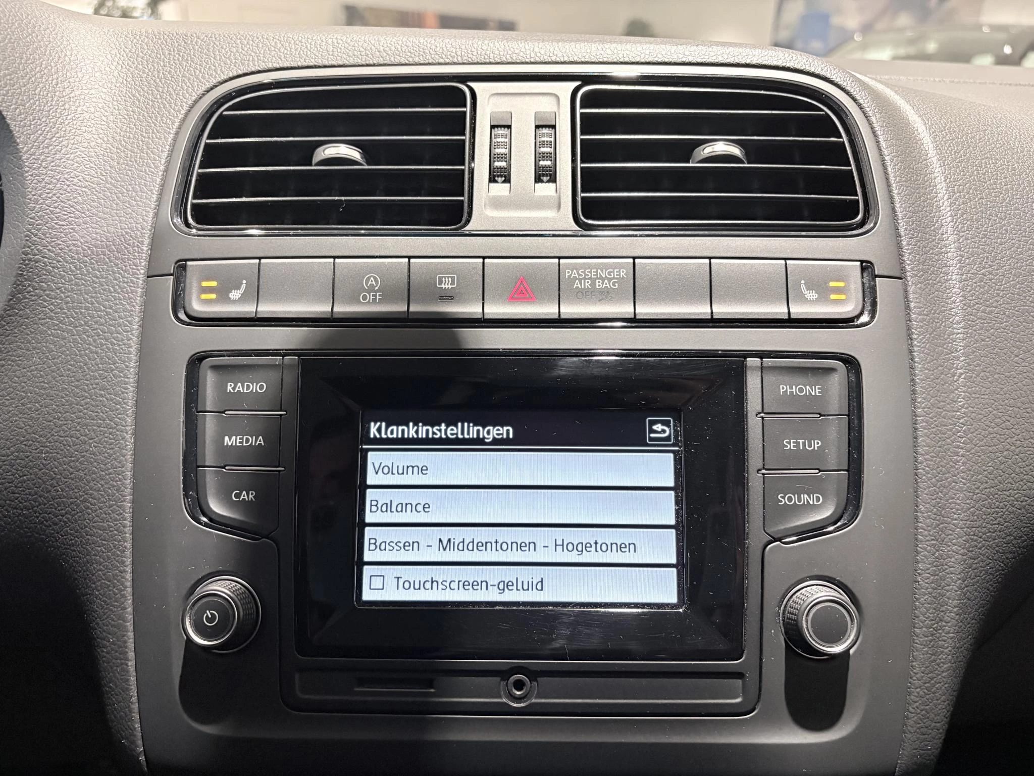Volkswagen-Polo-image-21