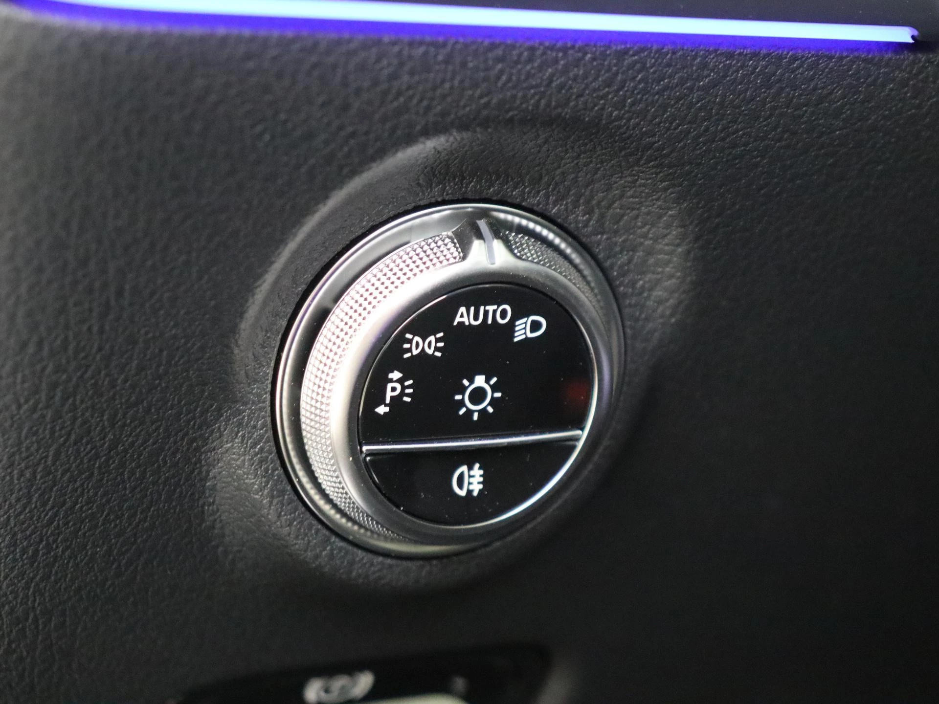 Mercedes-Benz-C-Klasse-image-24