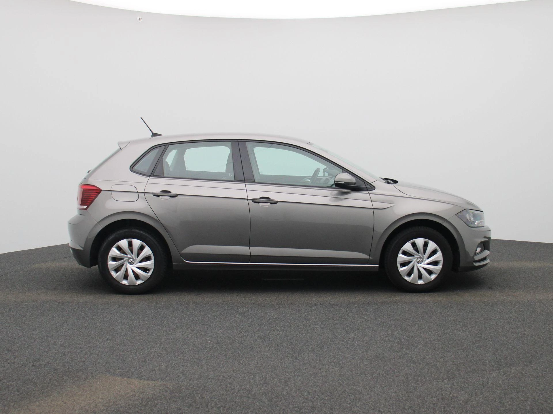 Volkswagen-Polo-image-5
