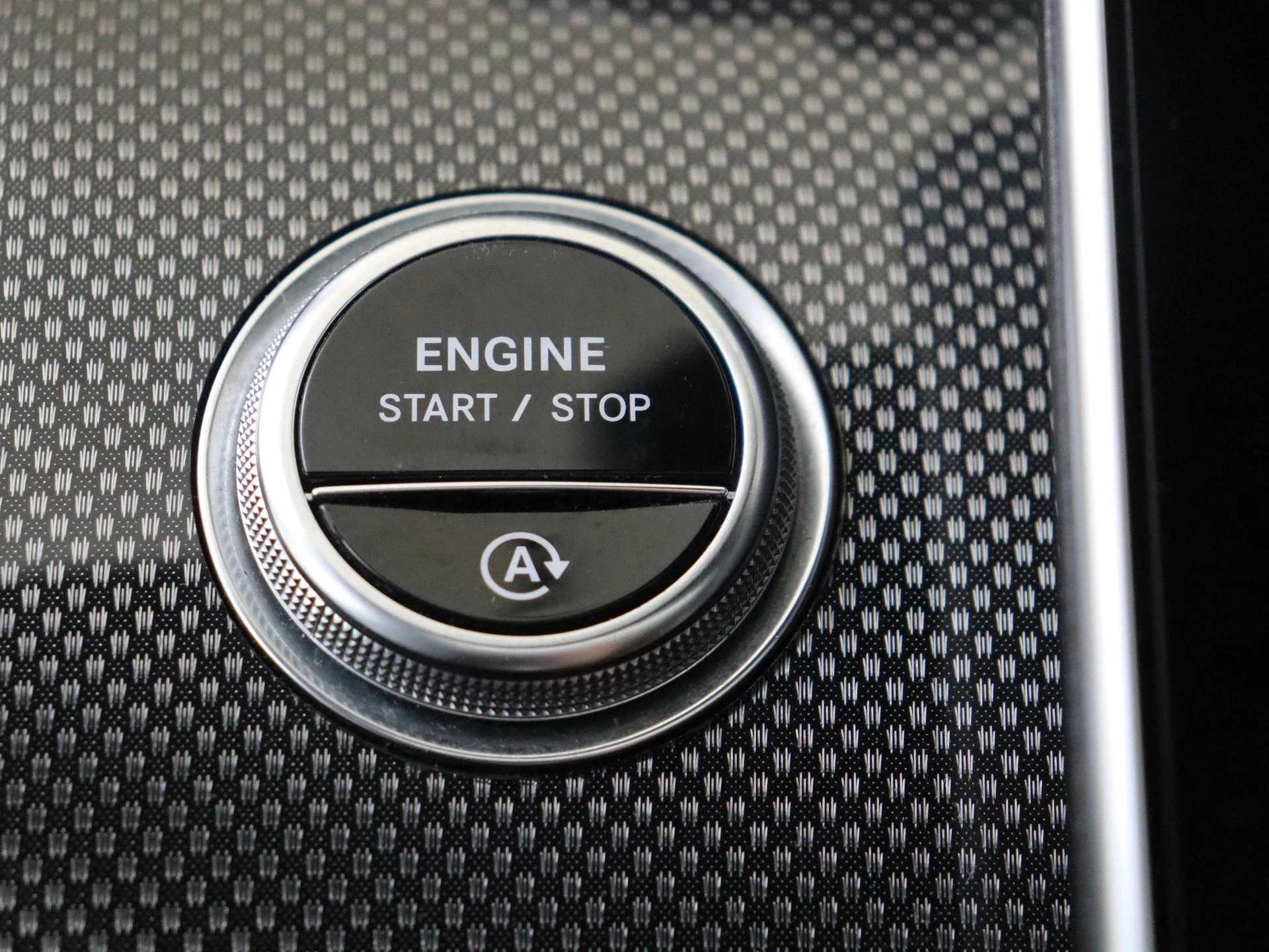 Mercedes-Benz-C-Klasse-image-20