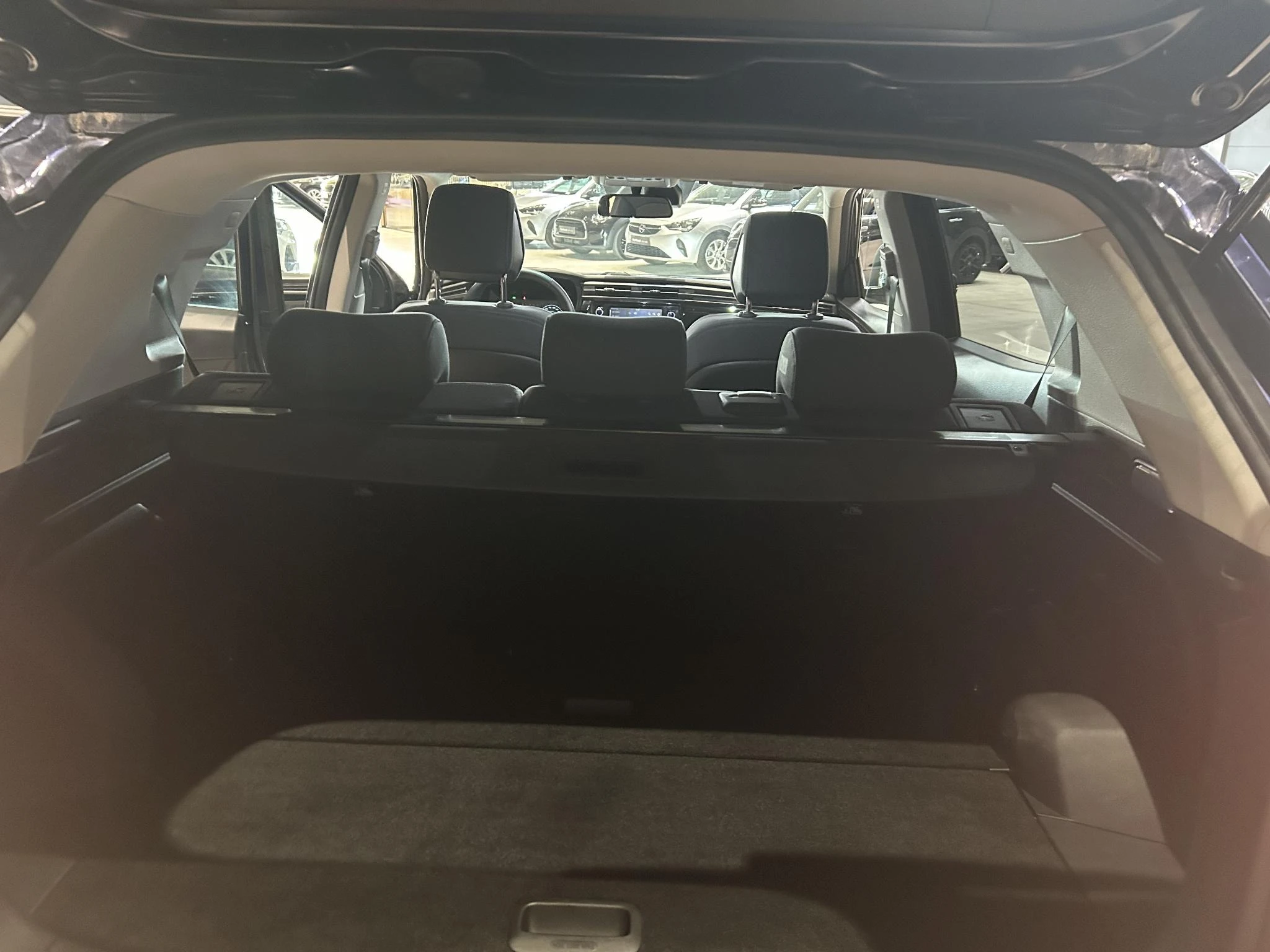Mercedes-Benz-GLC-image-25