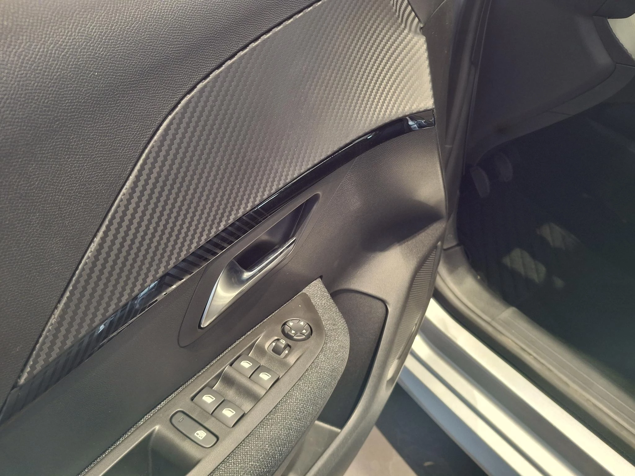 Peugeot-208-image-12