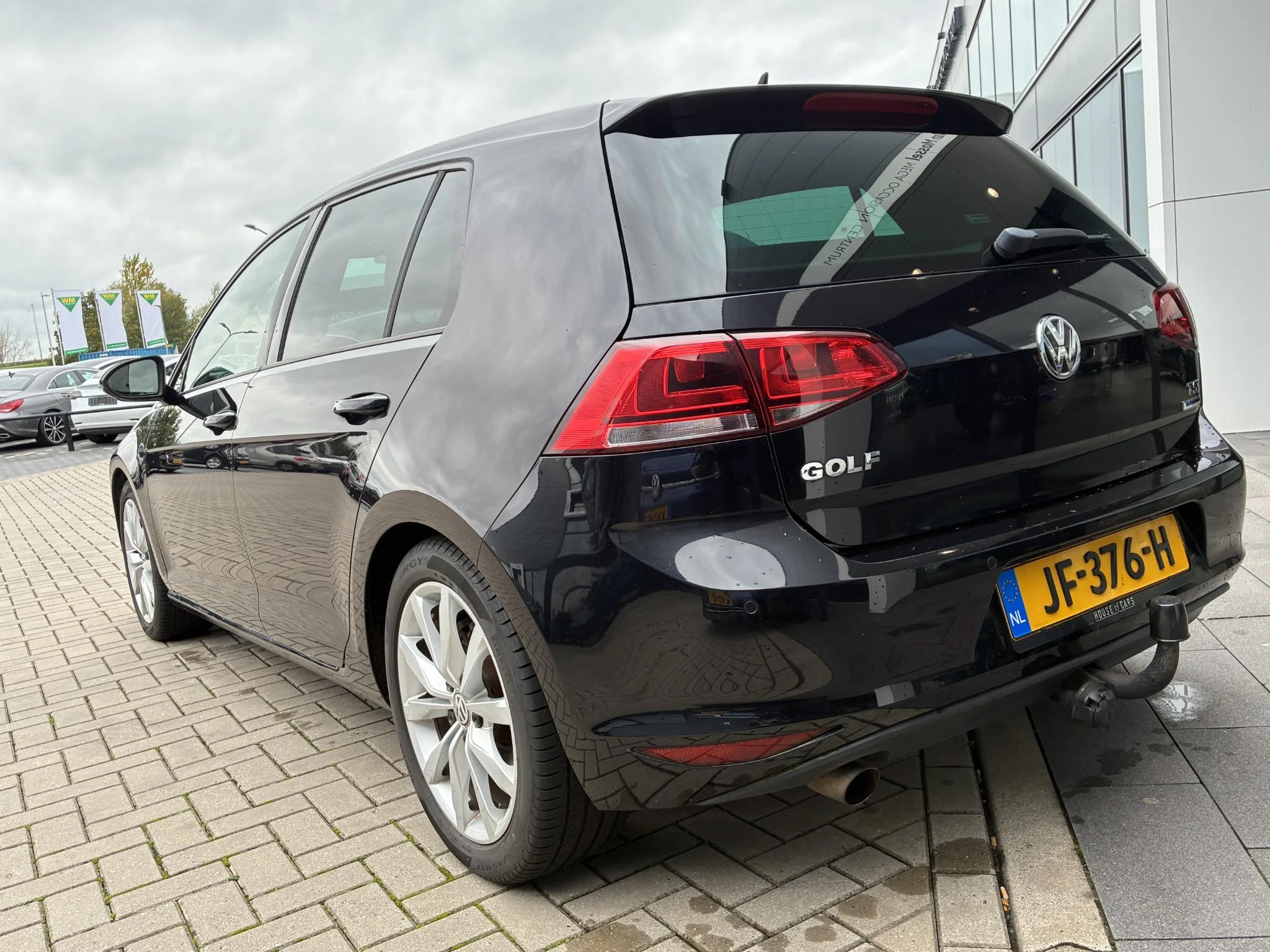 Volkswagen-Golf-image-2