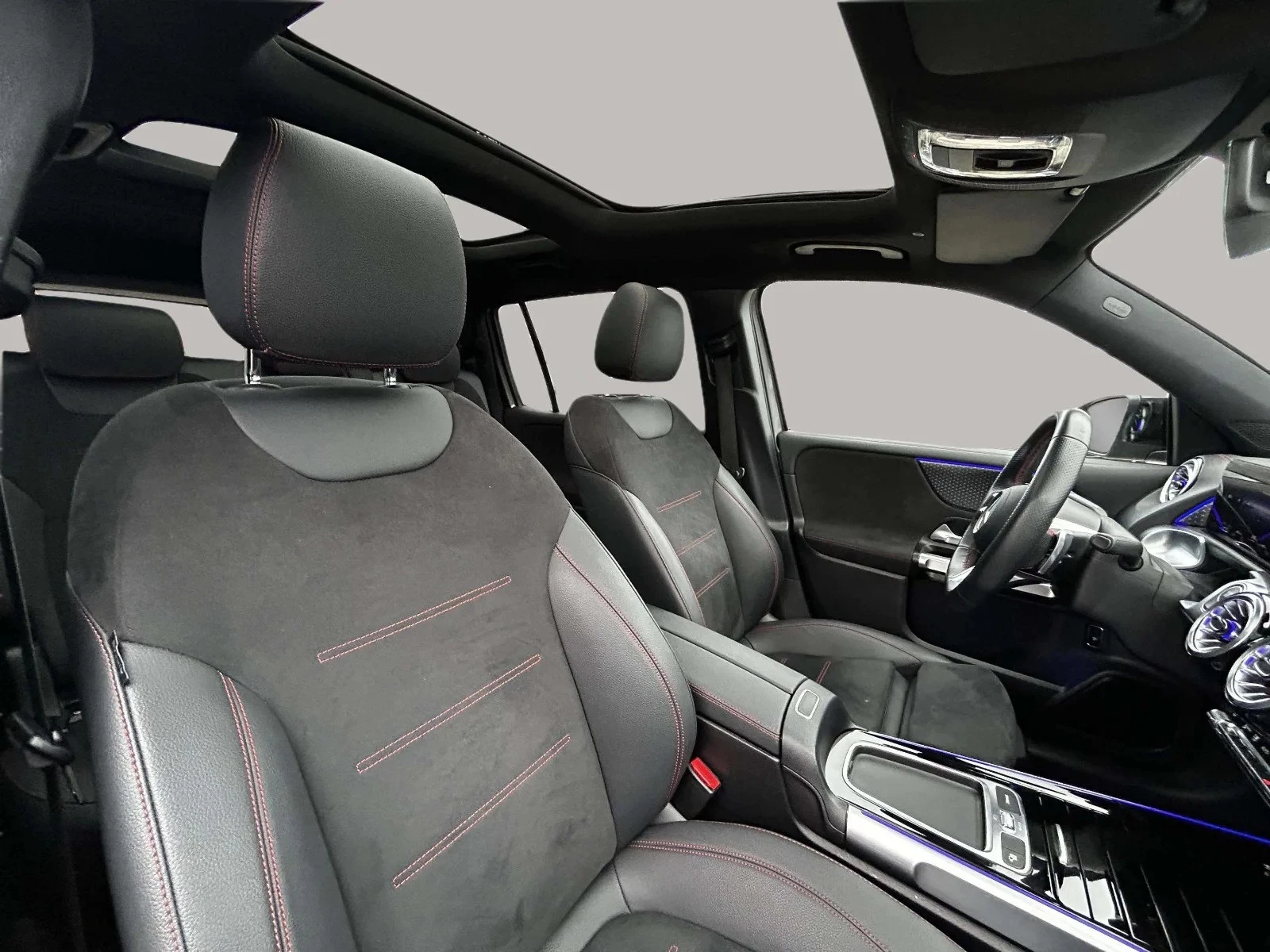 Mercedes-Benz-EQB-image-12