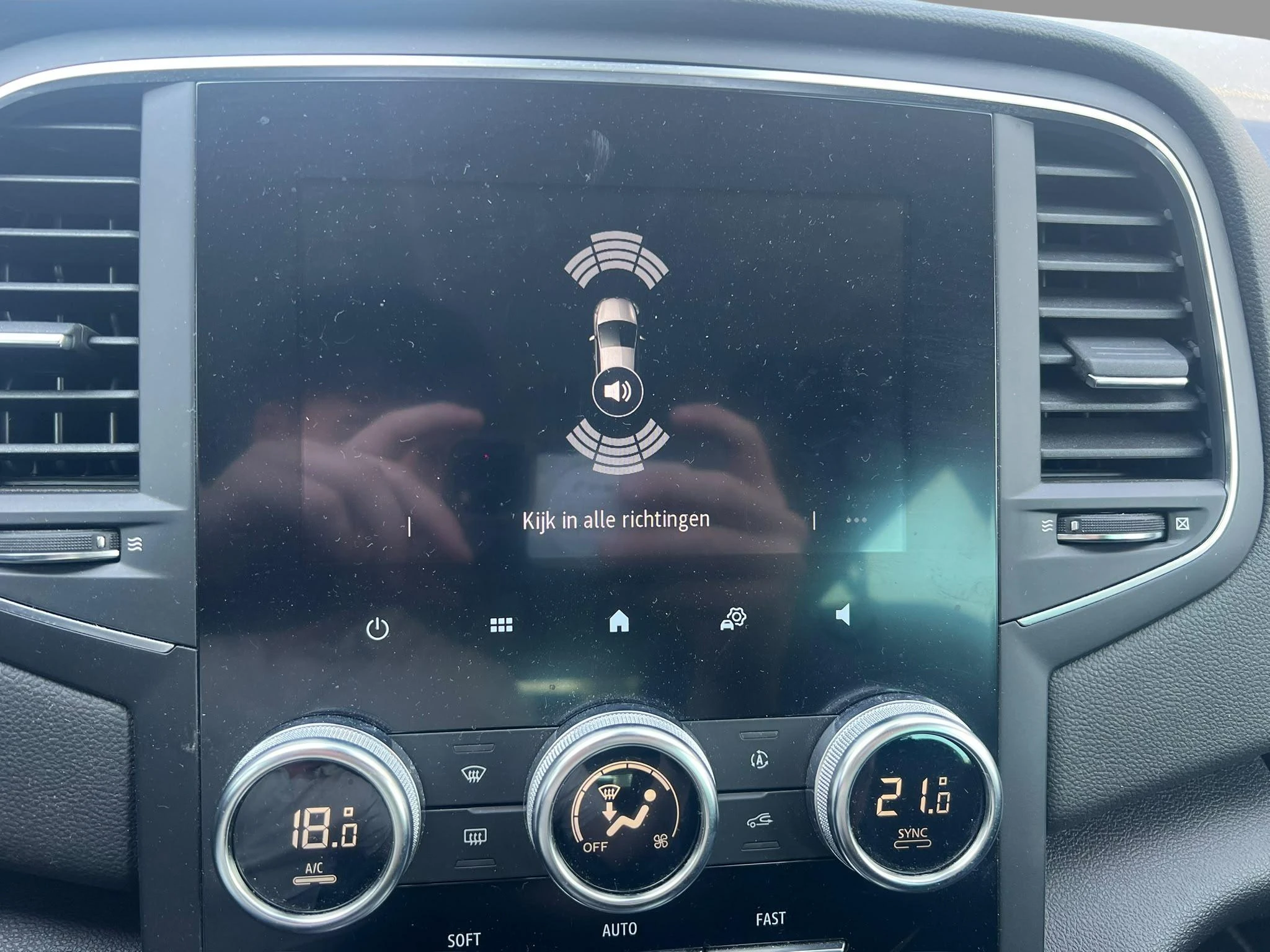 Renault-Mégane Grand Tour-image-14