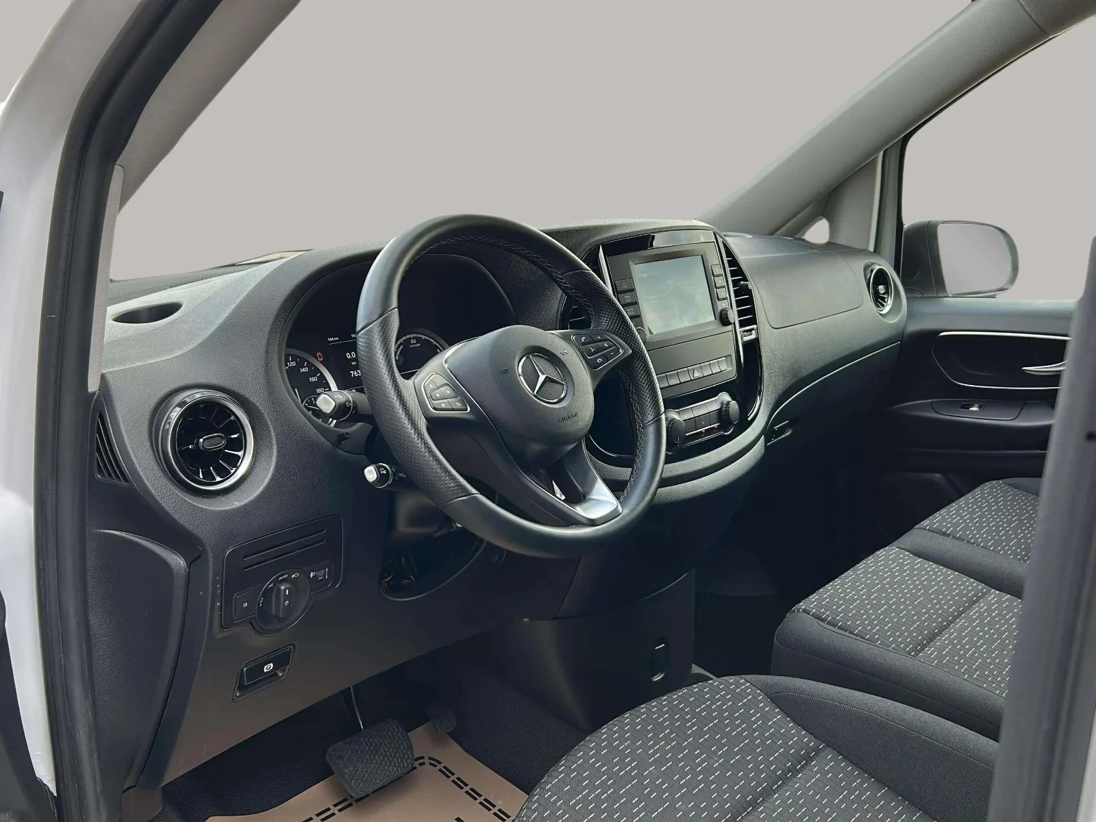 Mercedes-Benz-eVito-image-8