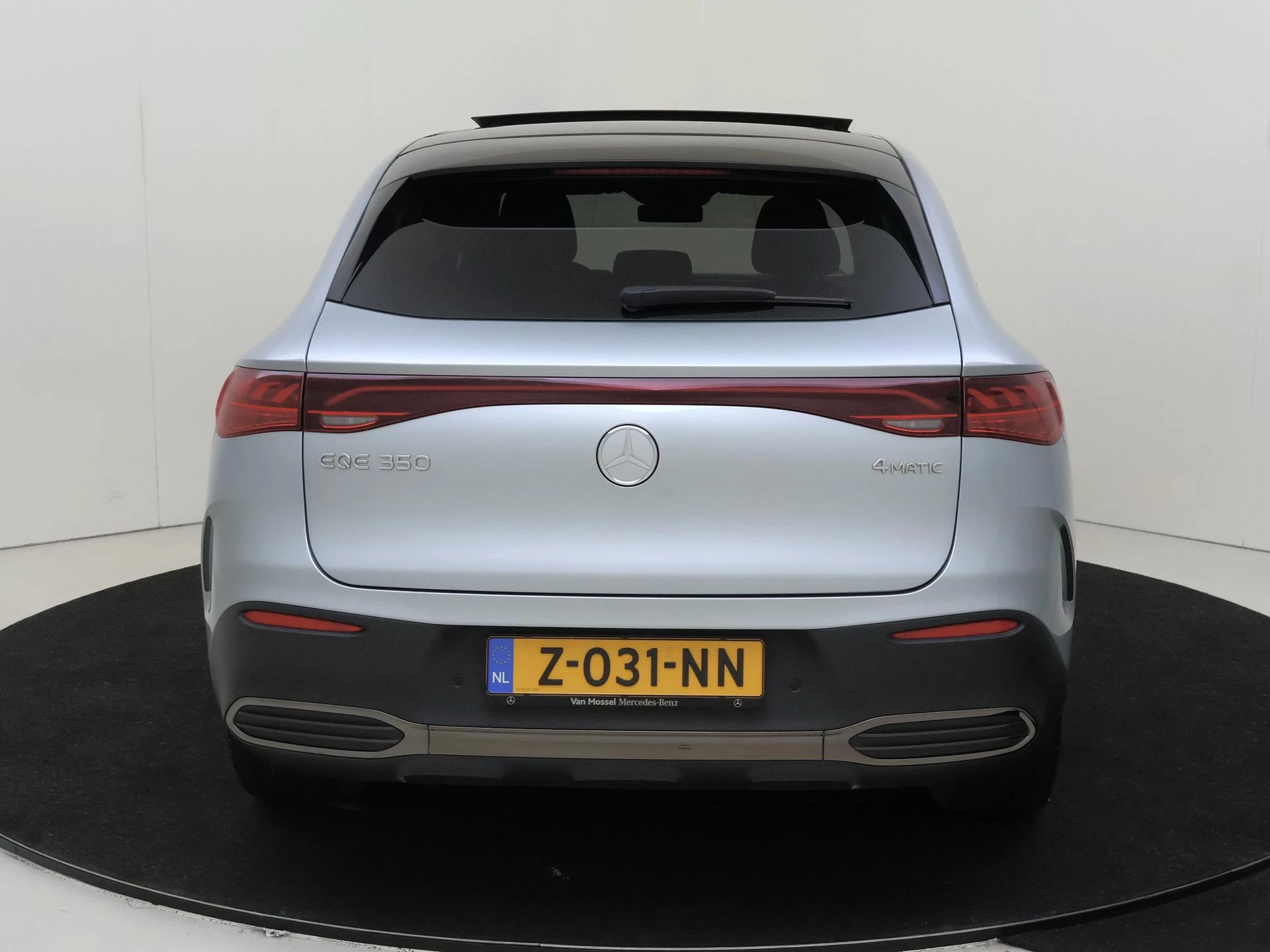 Mercedes-Benz-EQE-image-8