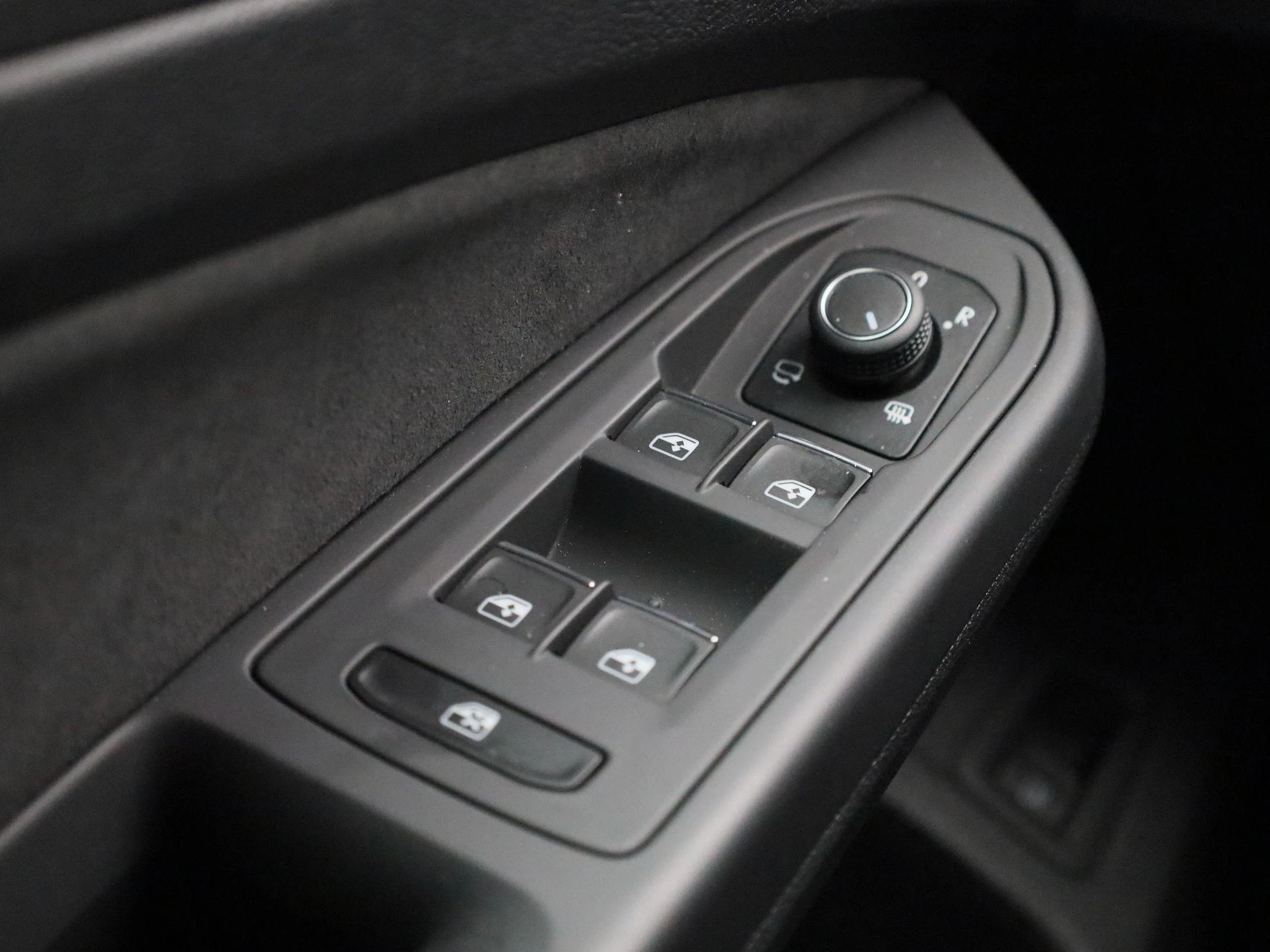 Volkswagen-Golf-image-32
