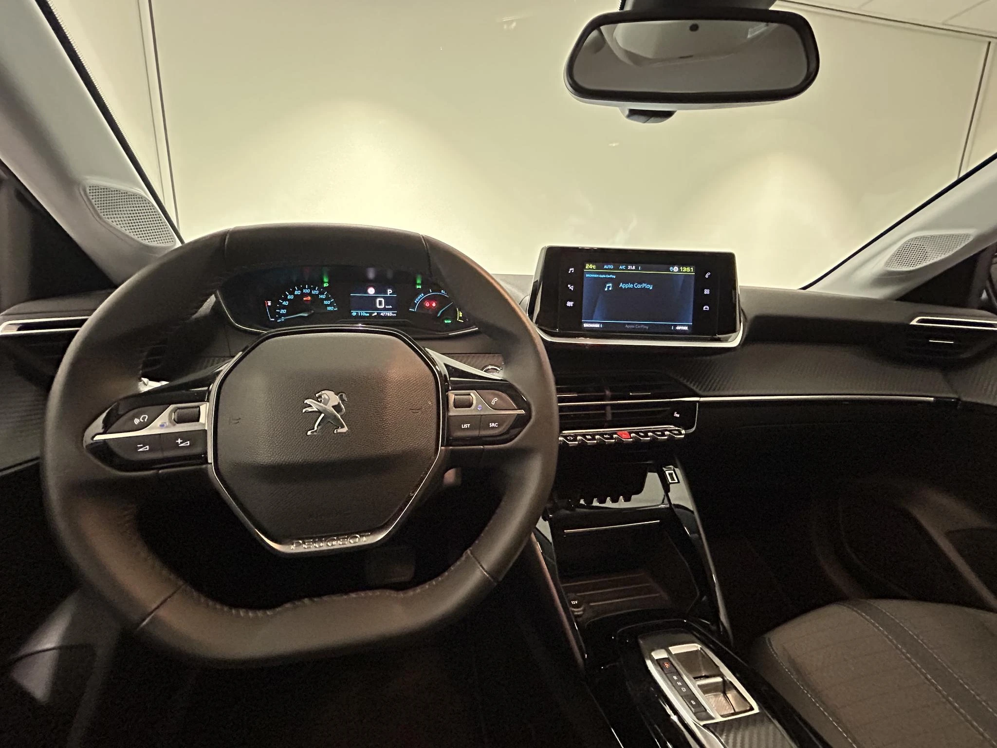 Peugeot-e-208-image-11