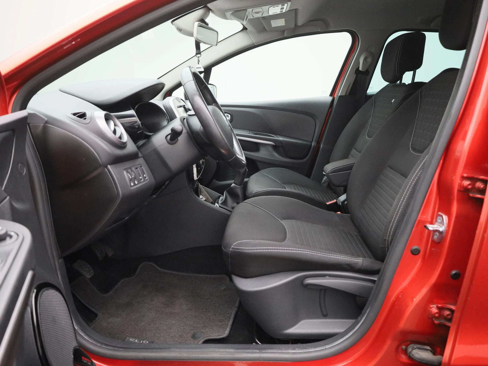 Renault-Clio-image-10