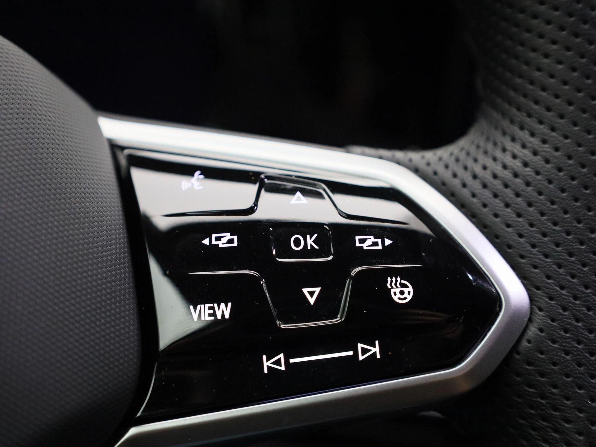 Volkswagen-Golf-image-27