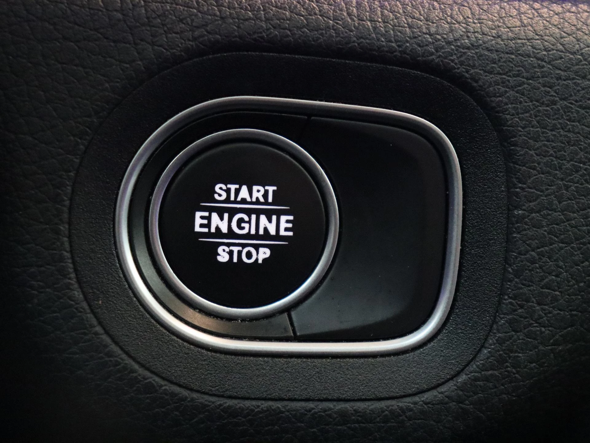 Mercedes-Benz-GLE-image-21