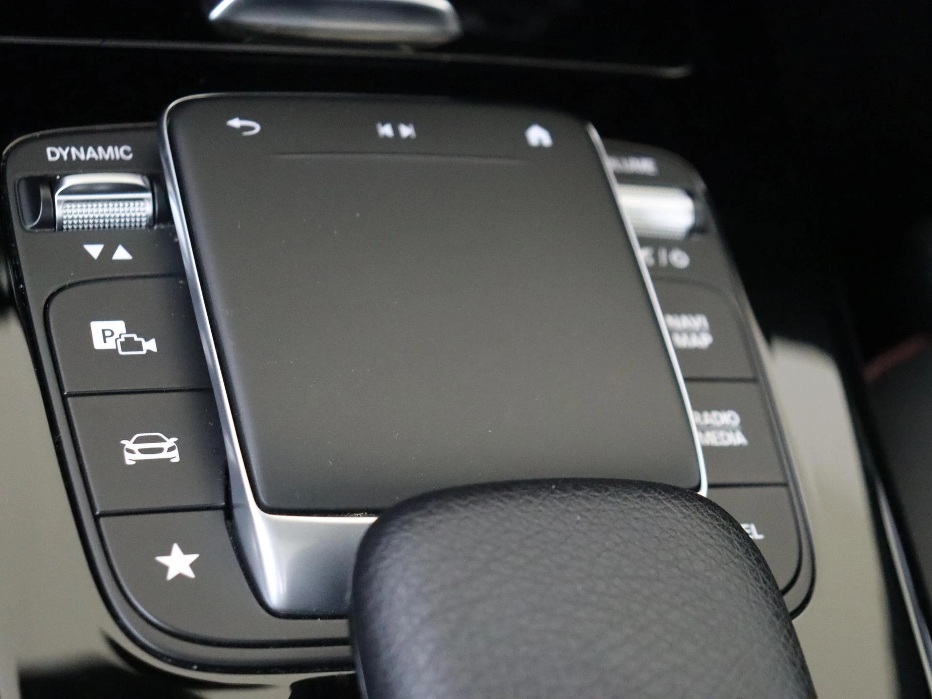 Mercedes-Benz-CLA-image-20