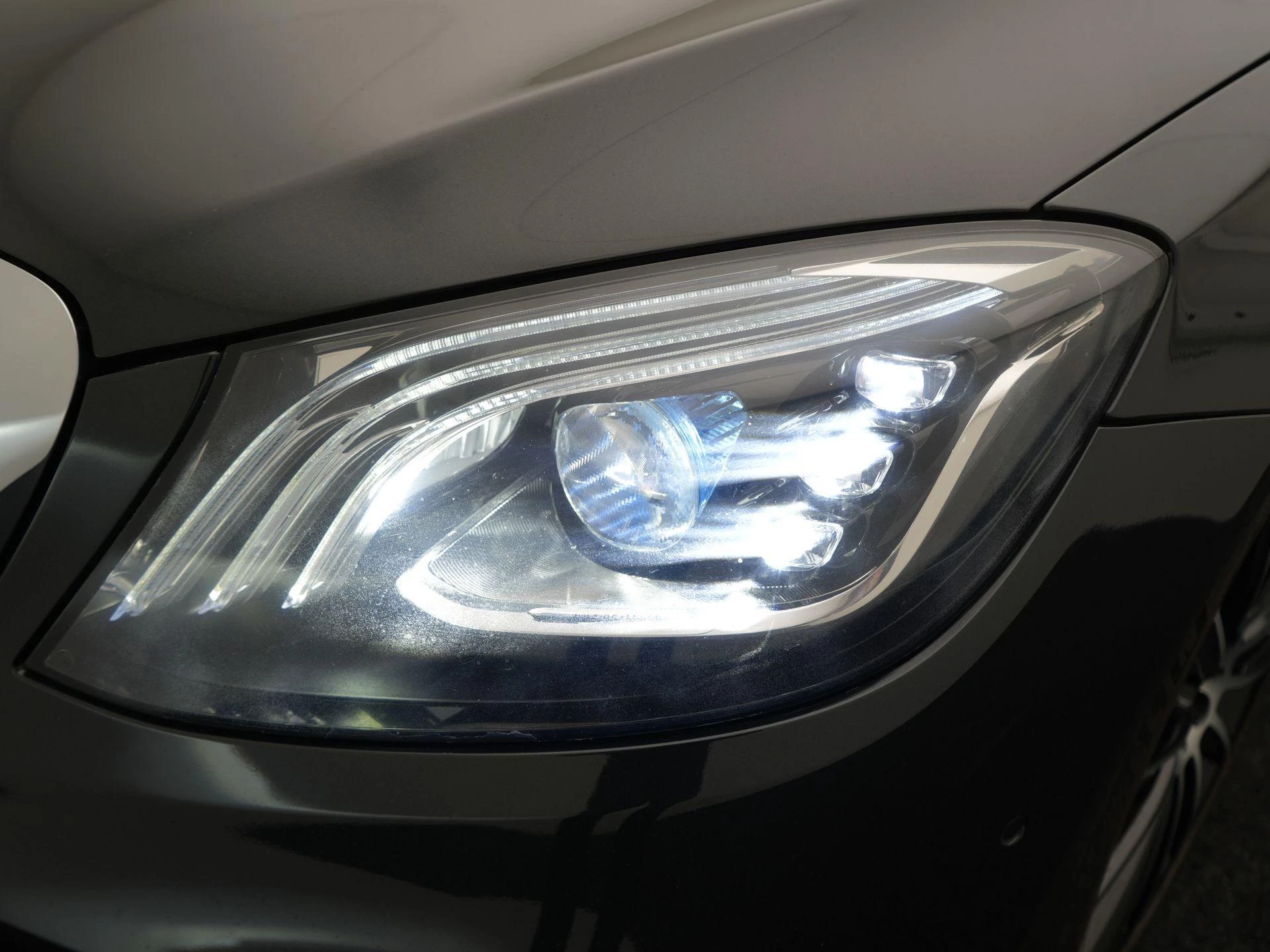 Mercedes-Benz-S-Klasse-image-26