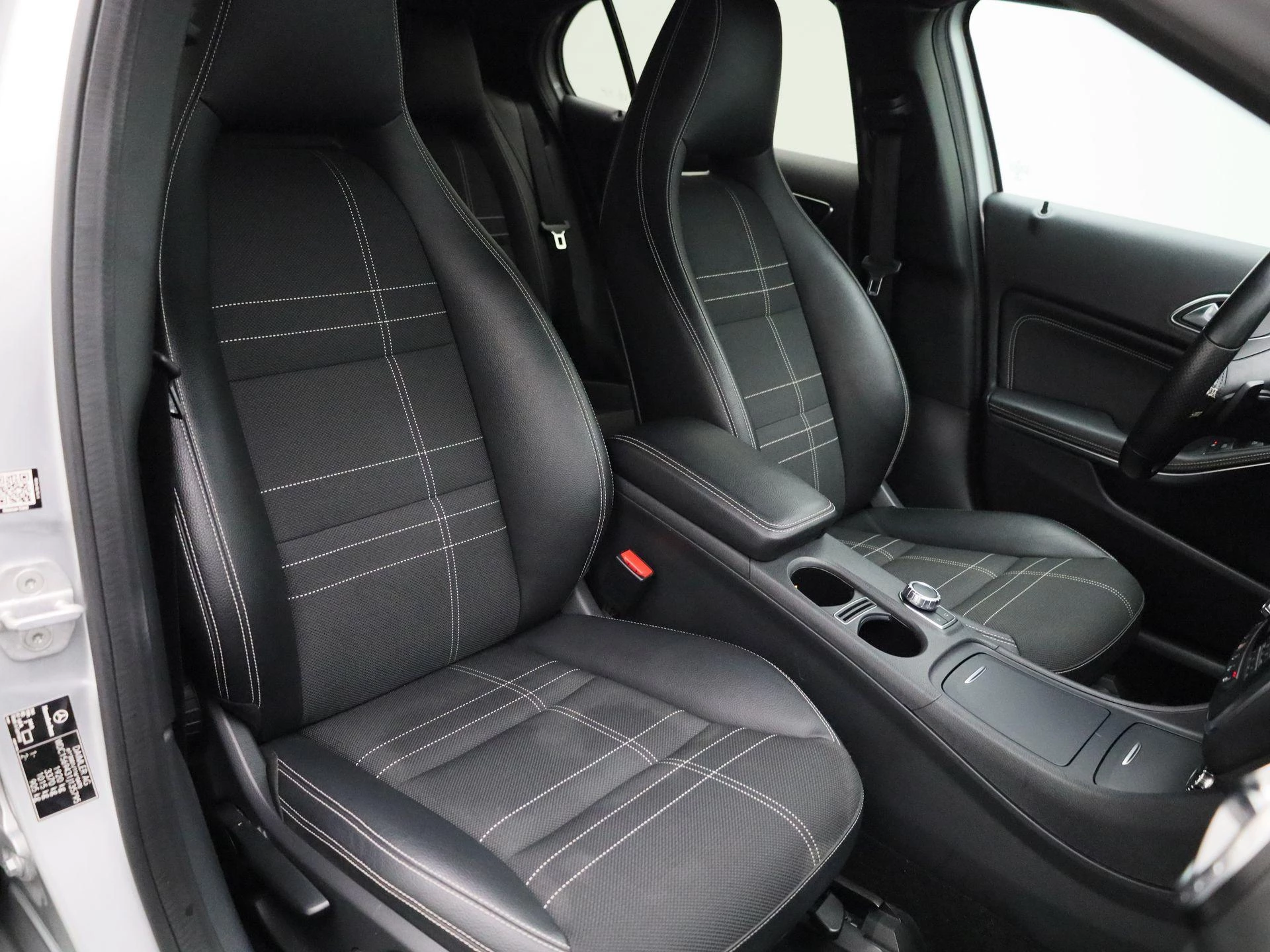 Mercedes-Benz-GLA-image-39