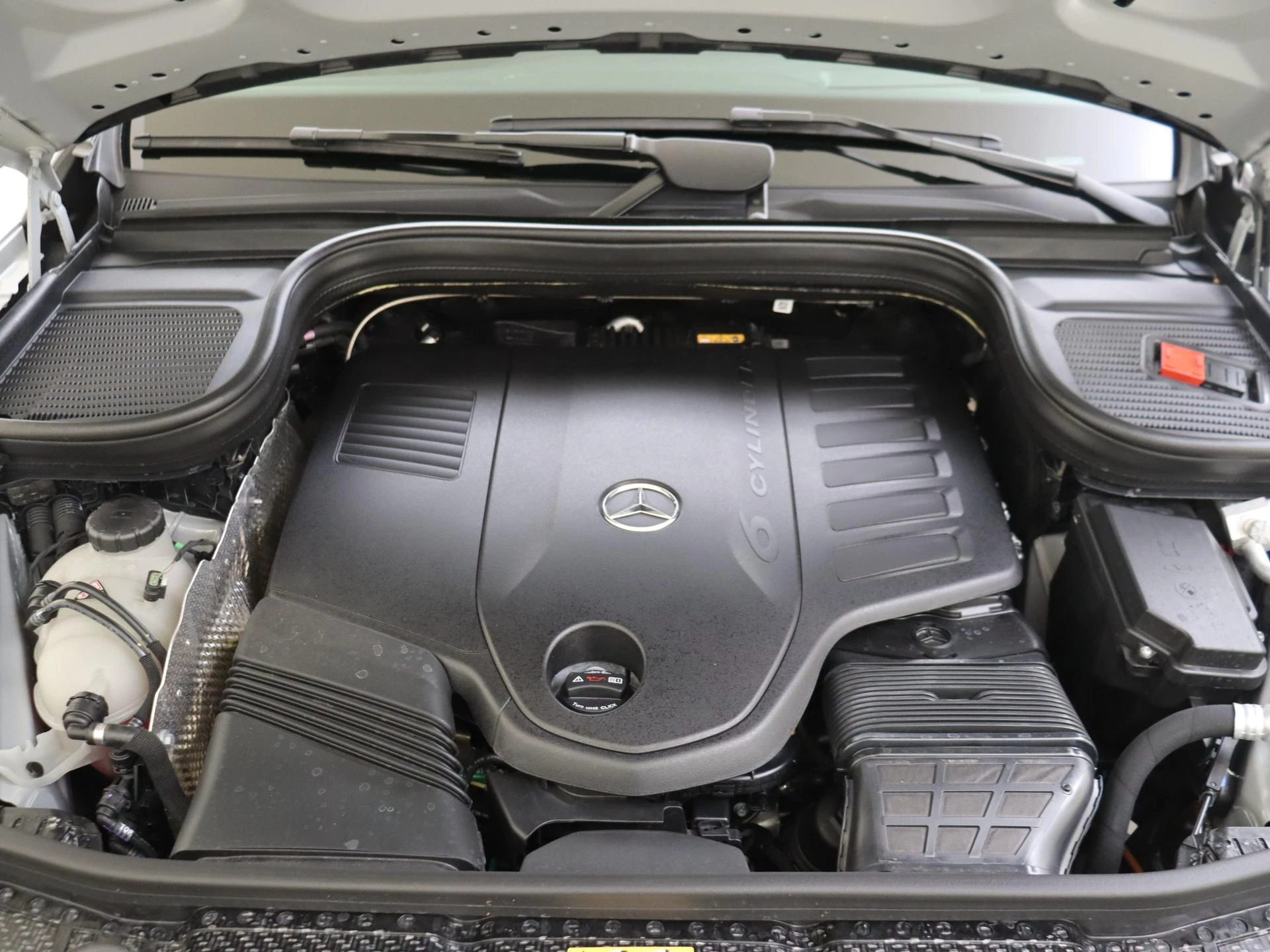 Mercedes-Benz-GLS-image-6