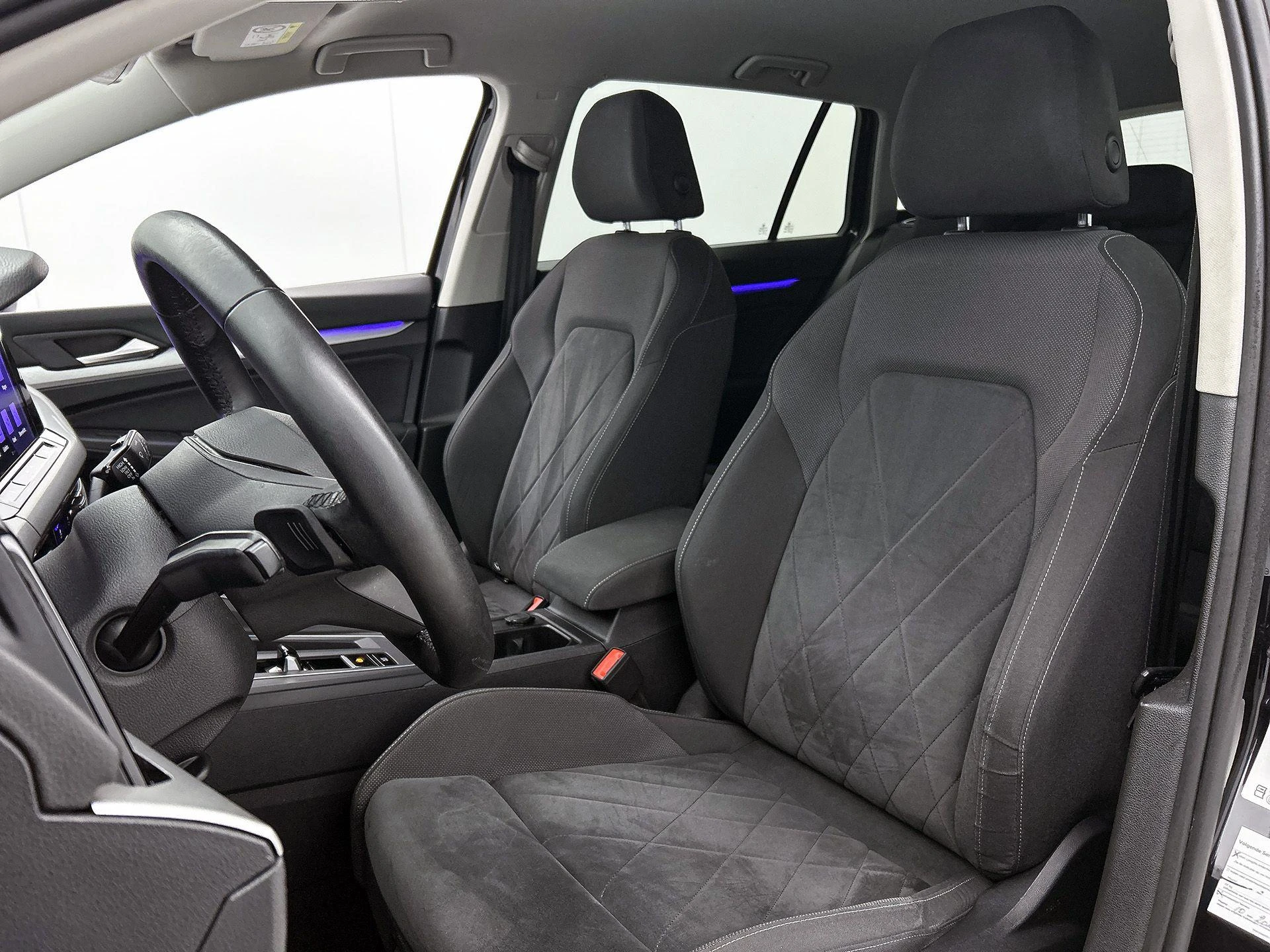 Volkswagen-Golf-image-34