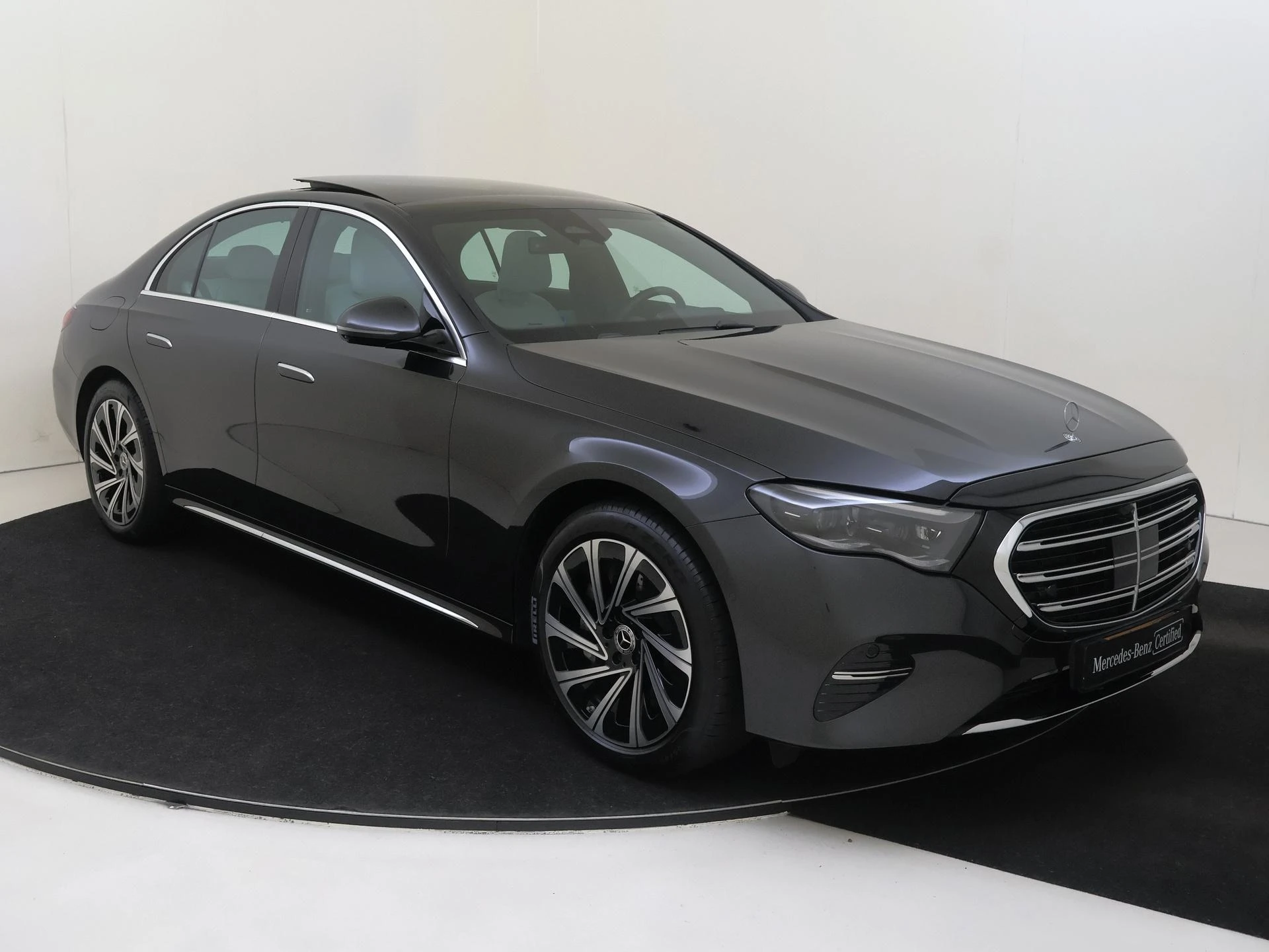Mercedes-Benz-E-Klasse-image-1