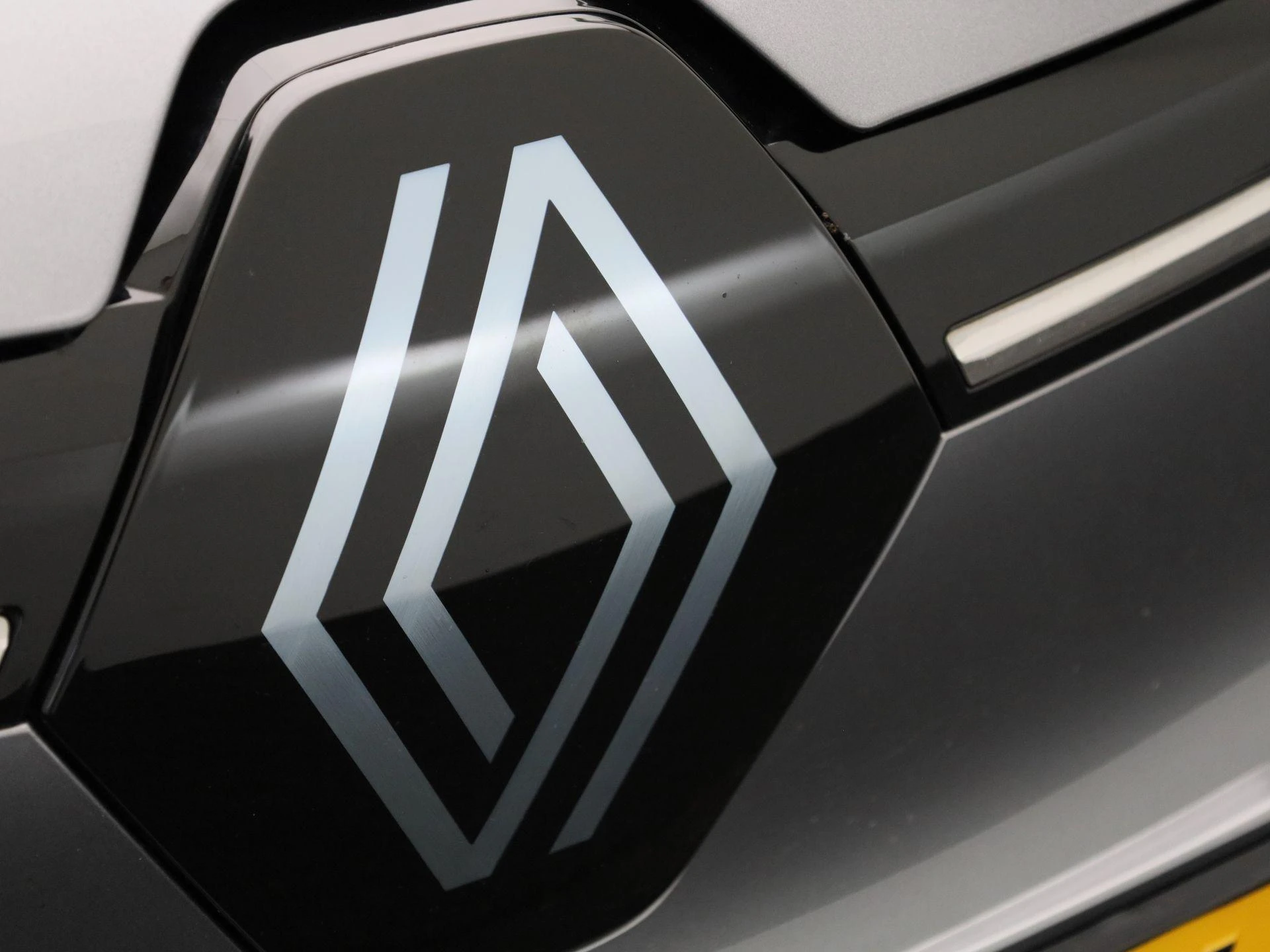 Renault-Megane E-Tech-image-31