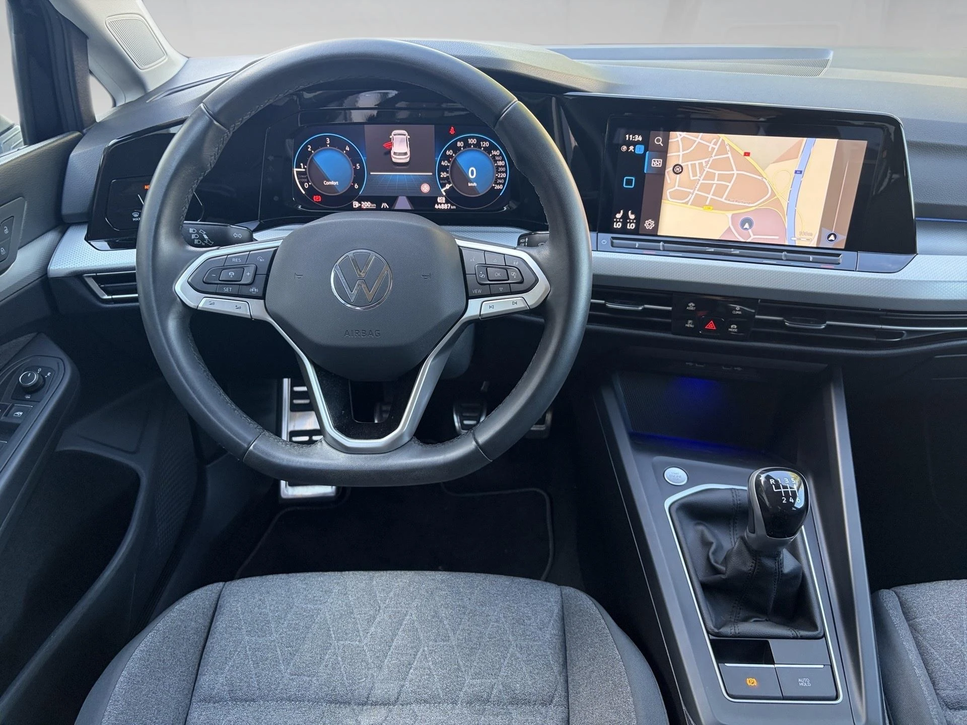 Volkswagen-Golf-image-4