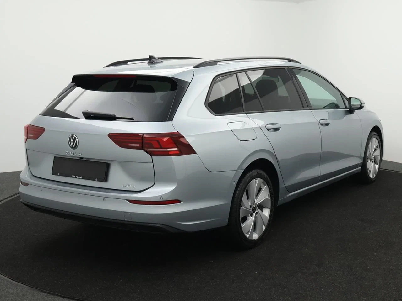 Volkswagen-Golf-image-7