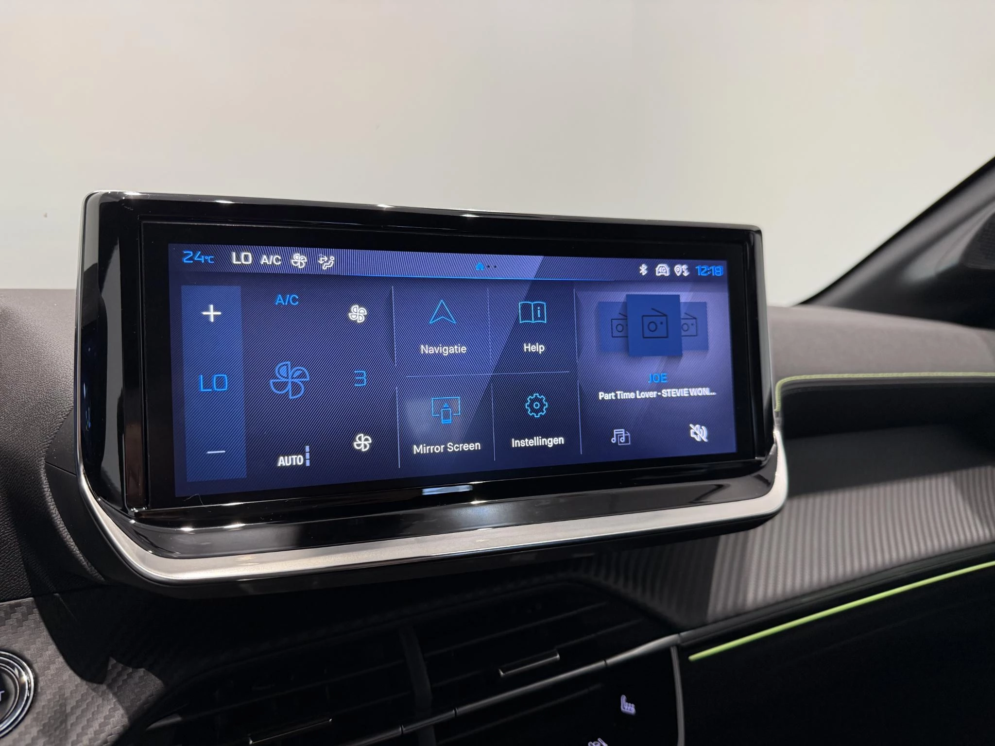 Peugeot-e-208-image-18