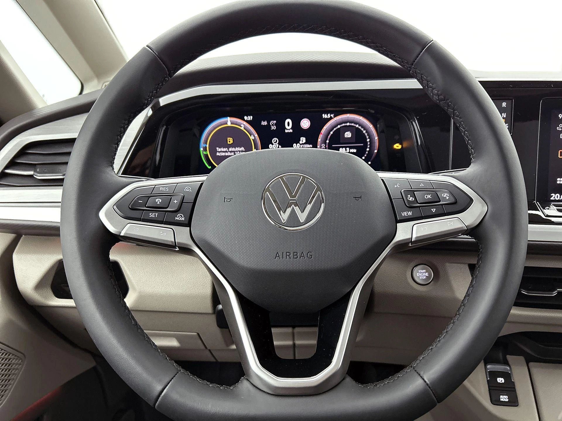 Volkswagen-Multivan-image-32