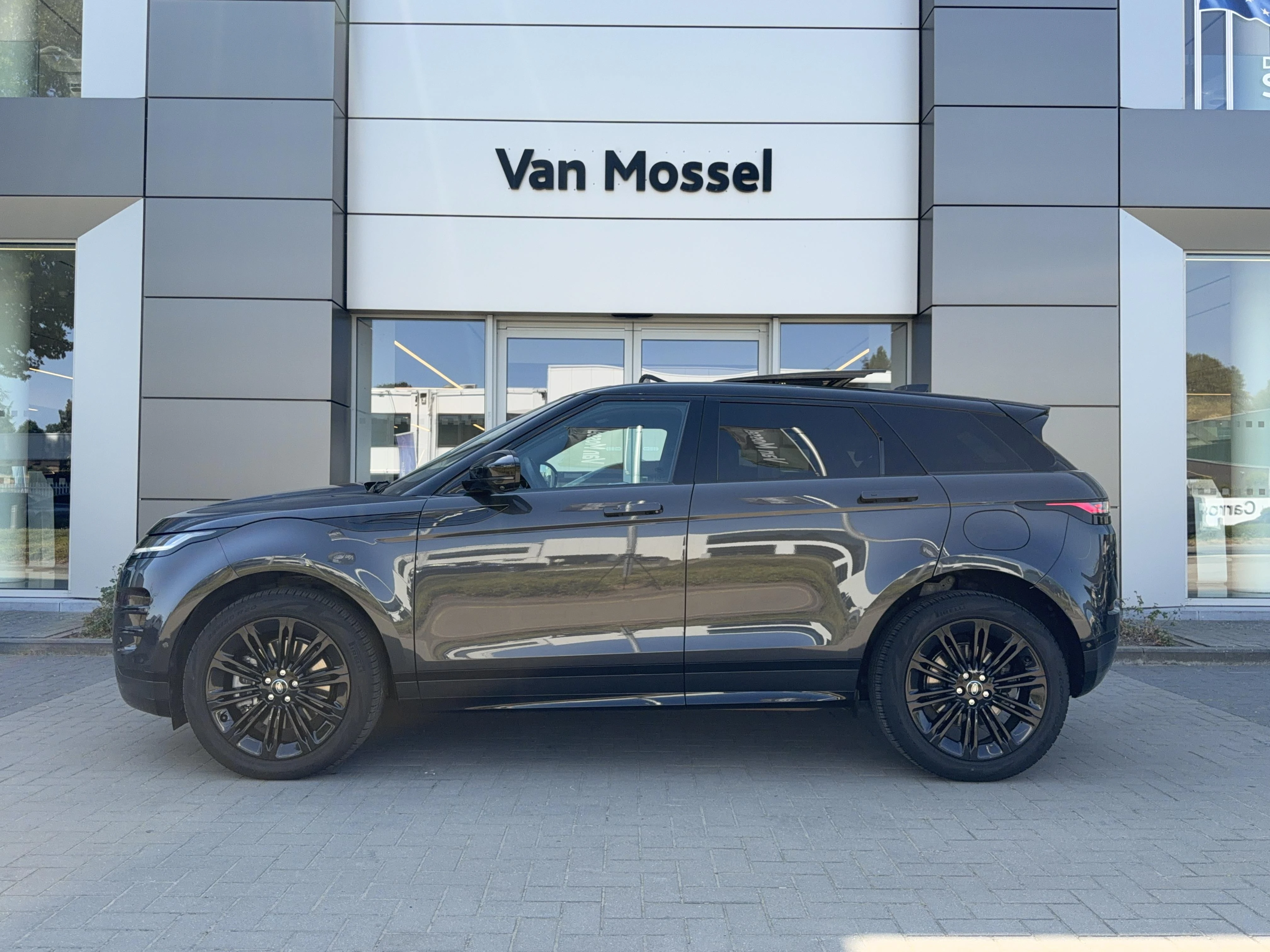Land Rover-Range Rover Evoque-image-3