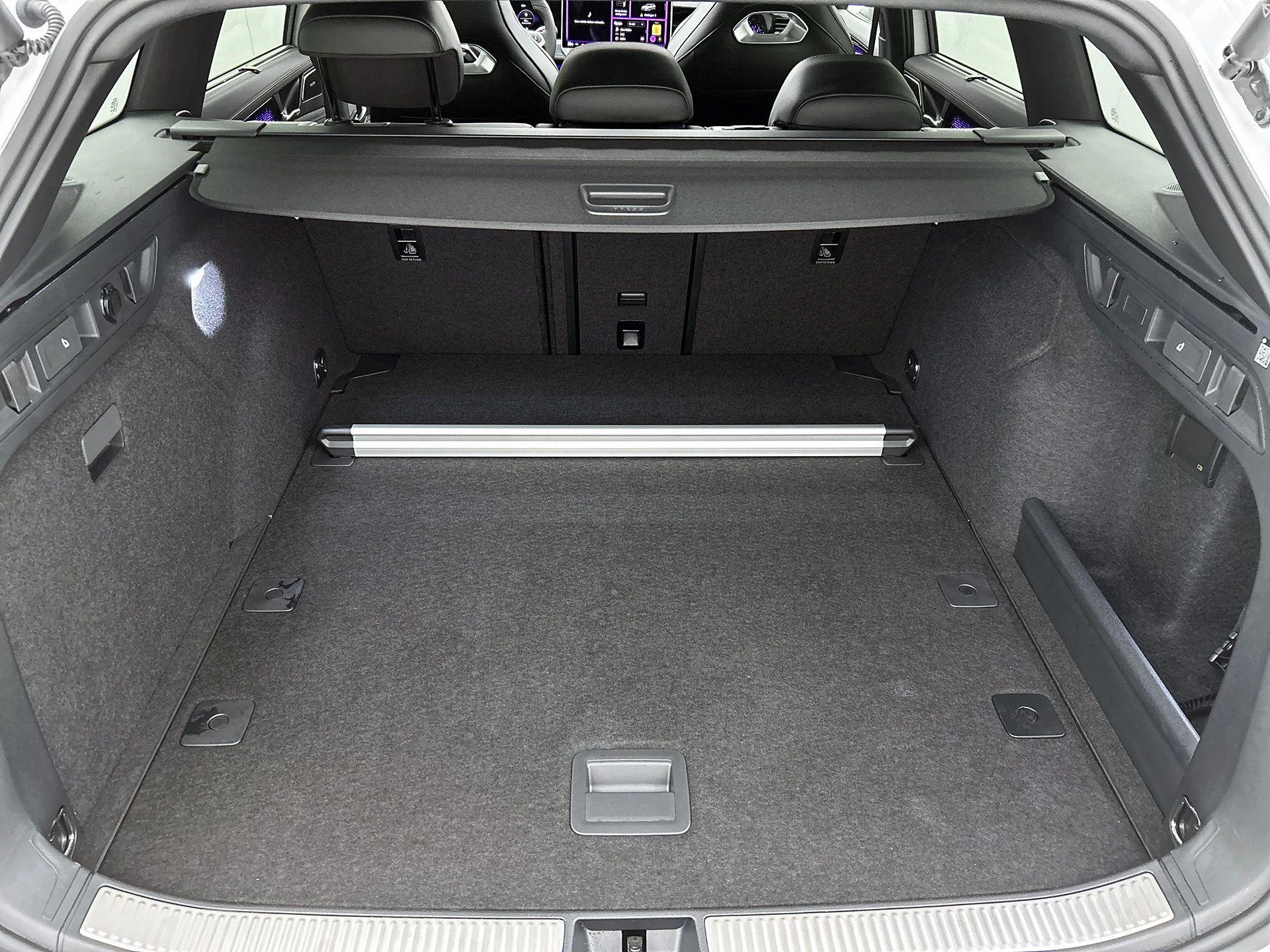 Volkswagen-Passat-image-15