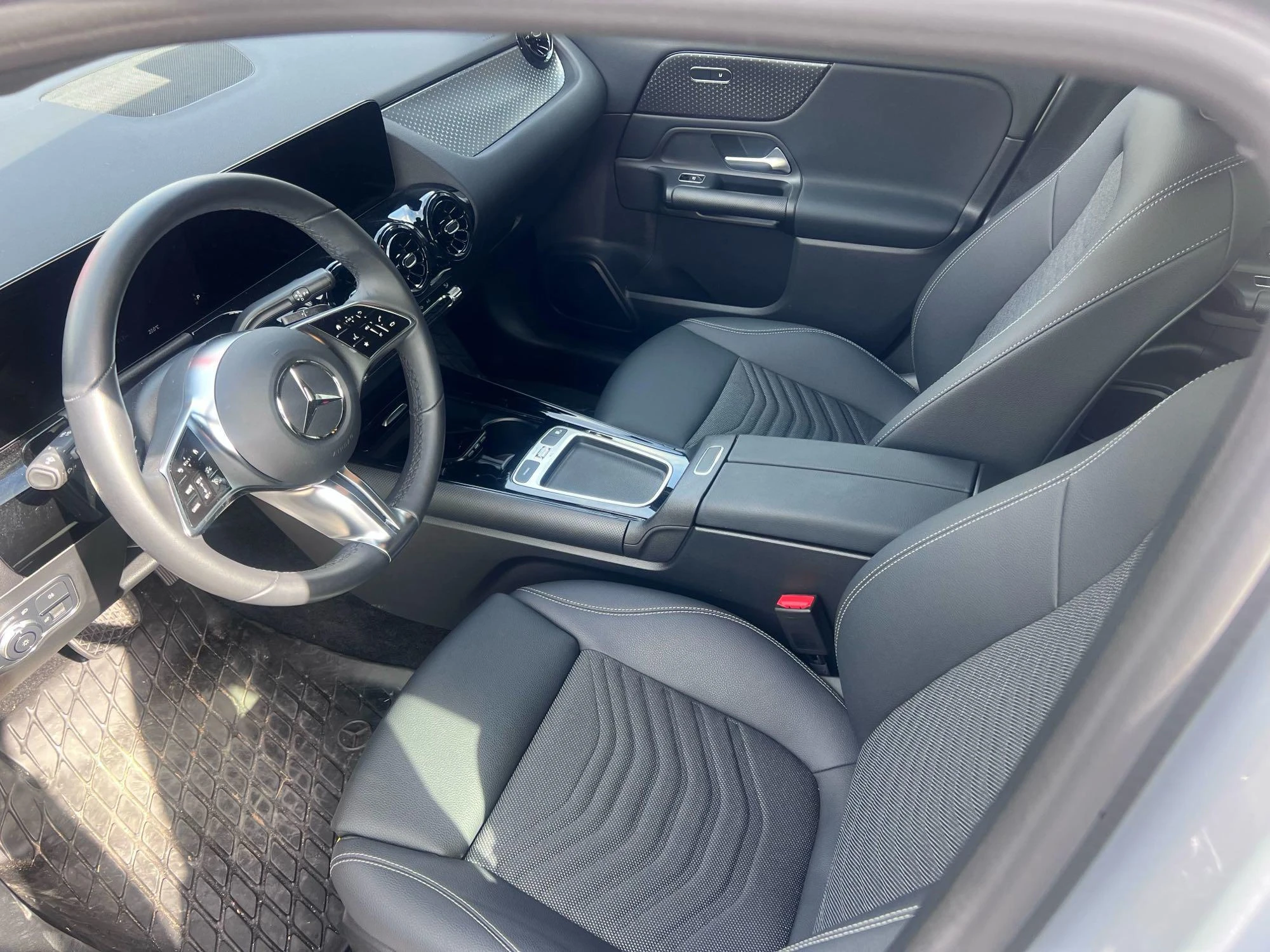 Mercedes-Benz-GLA-image-9