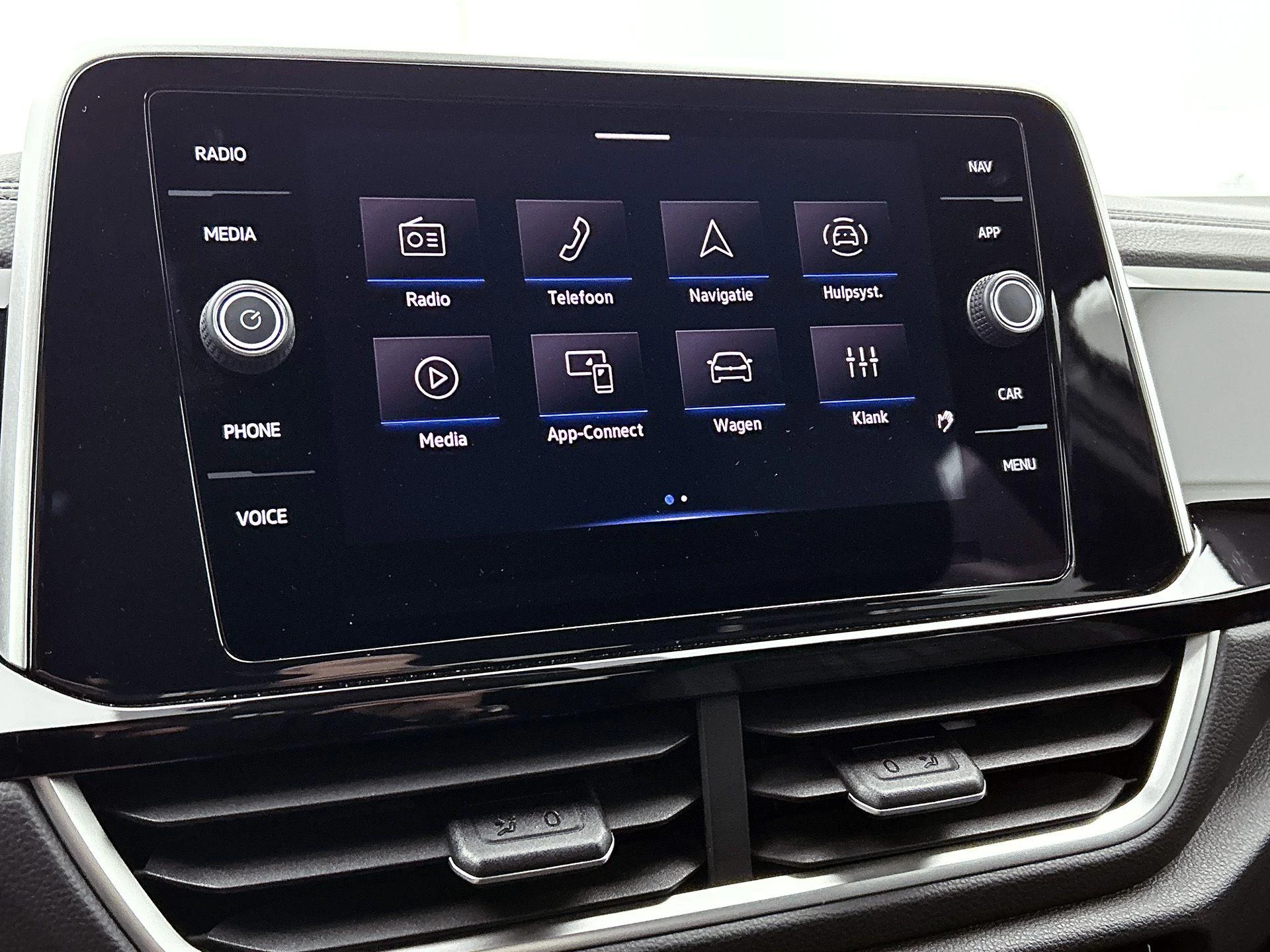Volkswagen-T-Roc-image-34