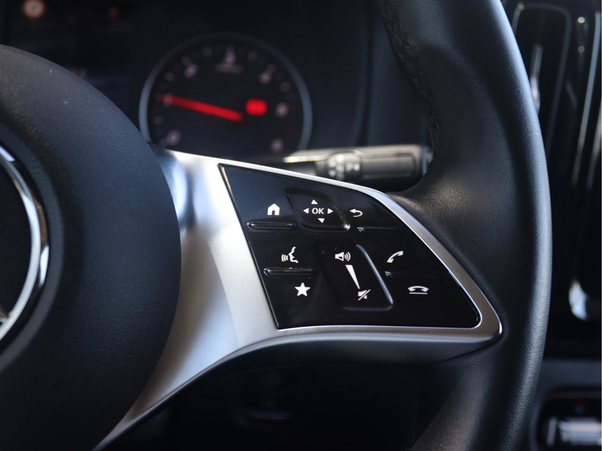 Mercedes-Benz-Vito-image-7