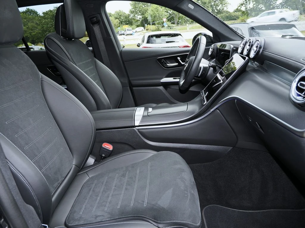 Mercedes-Benz-GLC 220 d-image-11