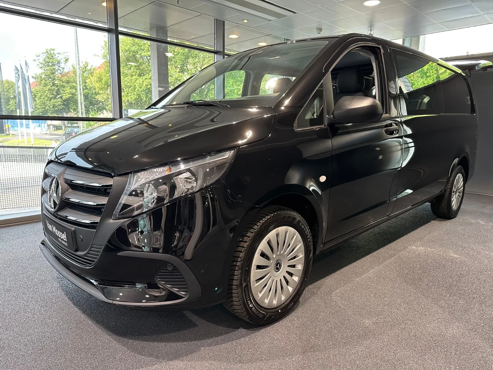 Mercedes-Benz-Vito-image-4