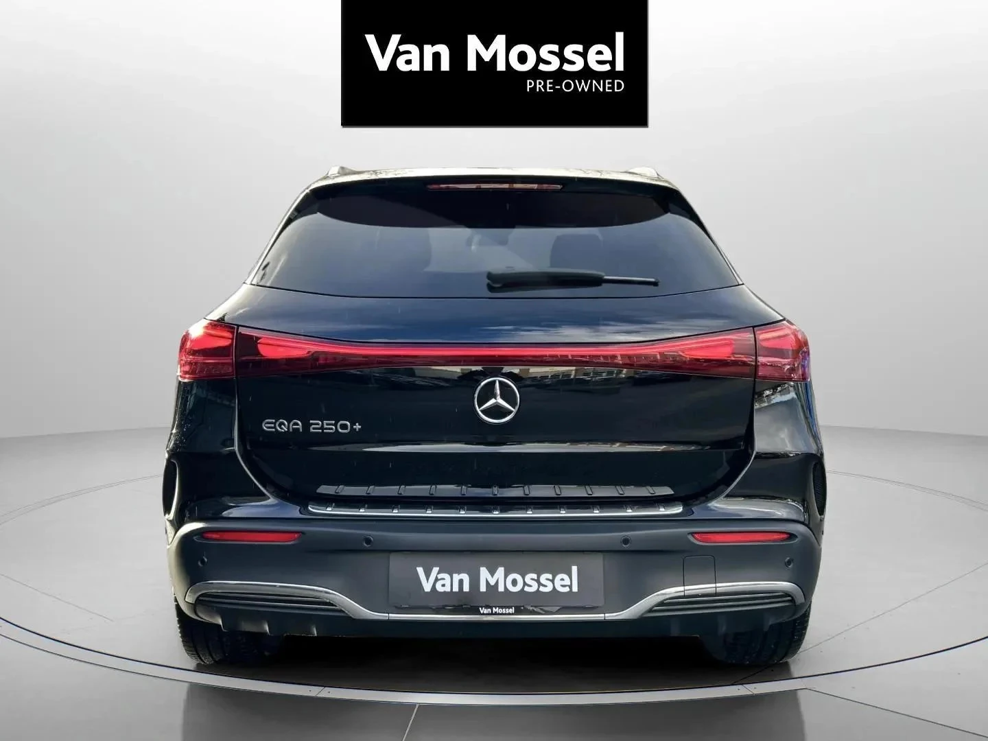 Mercedes-Benz-EQA-image-4