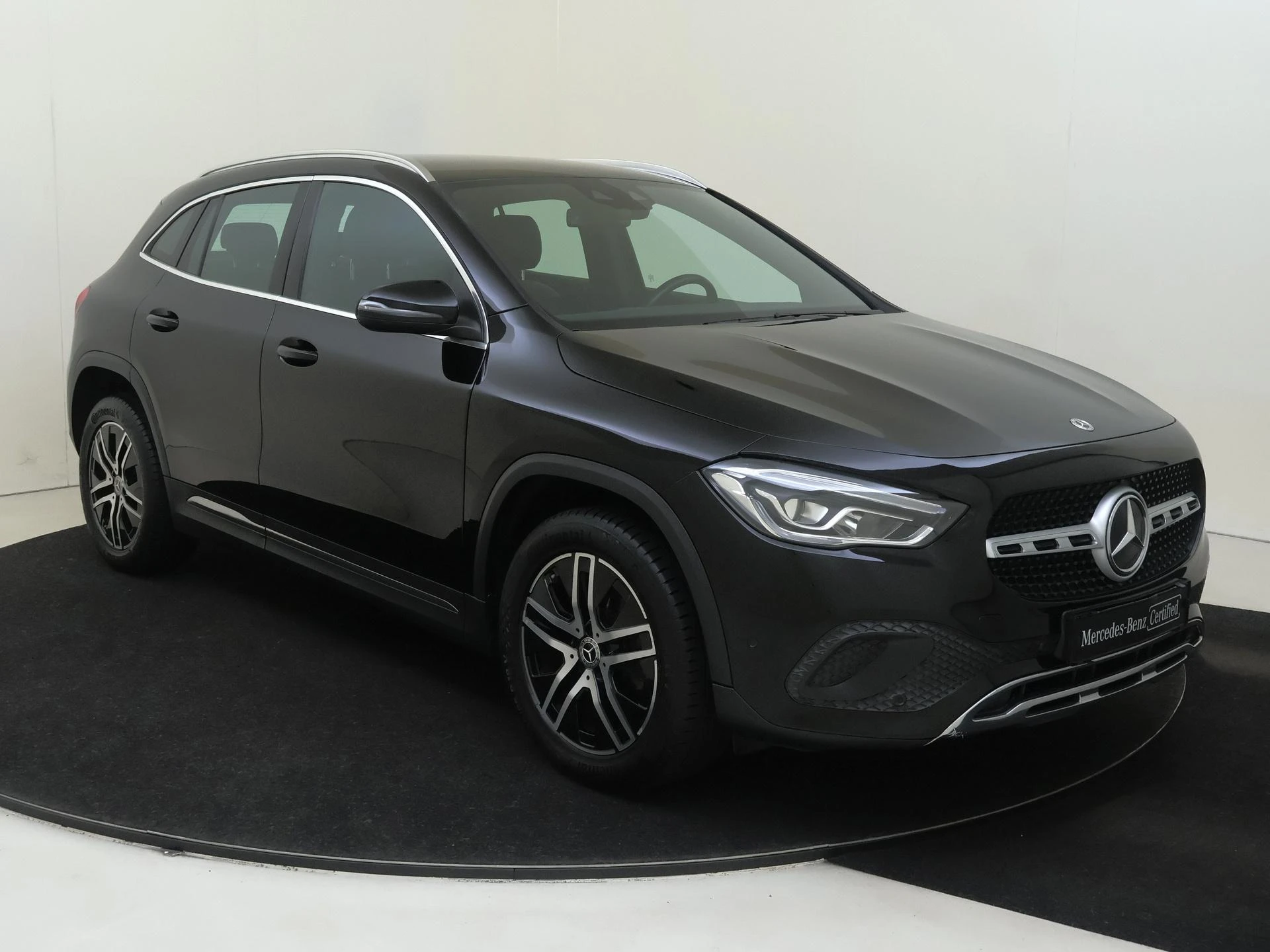 Mercedes-Benz-GLA-image-1