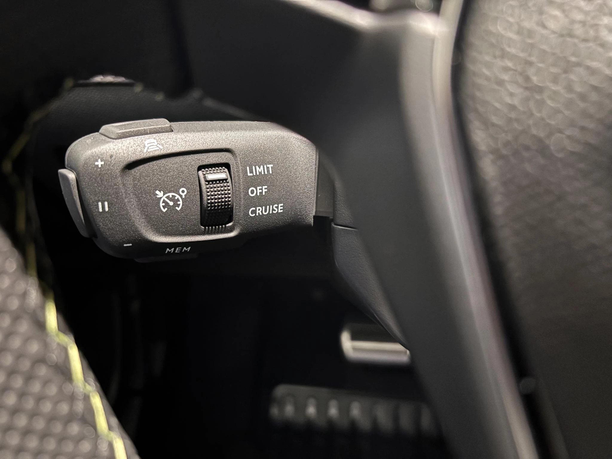 Peugeot-e-2008-image-18