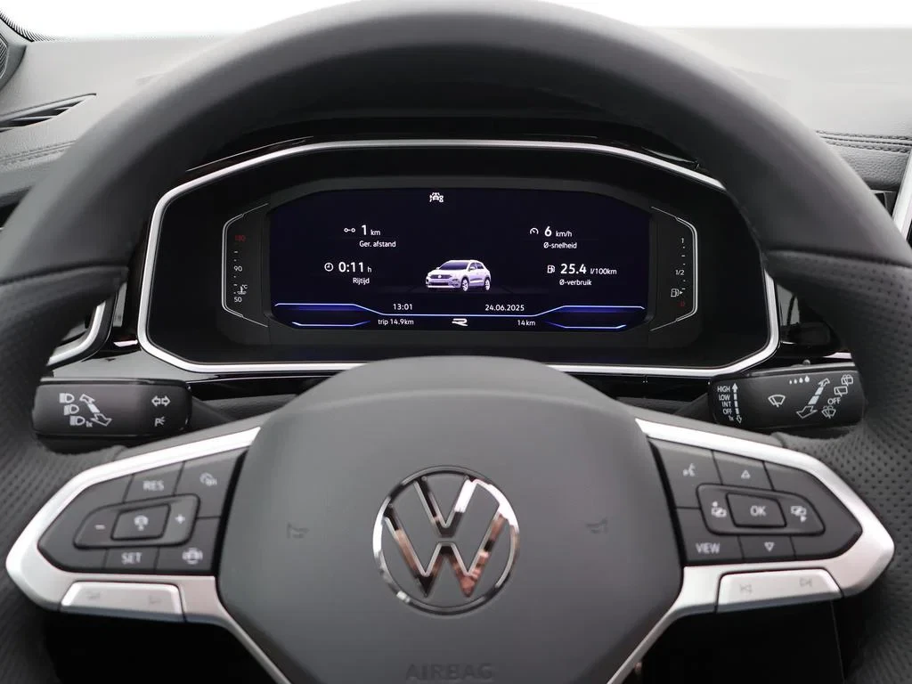 Volkswagen-T-Roc-image-23