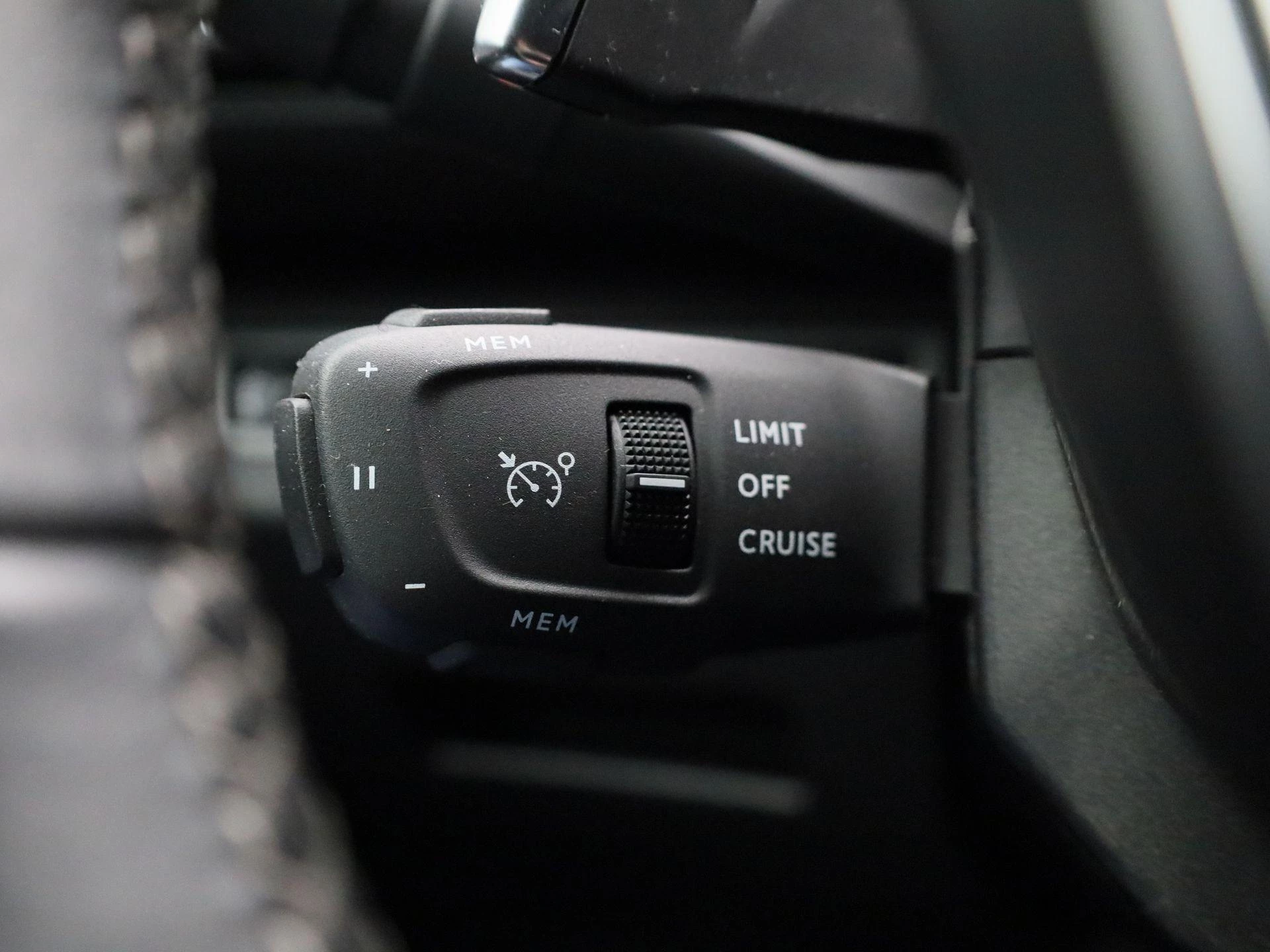 Peugeot-5008-image-23