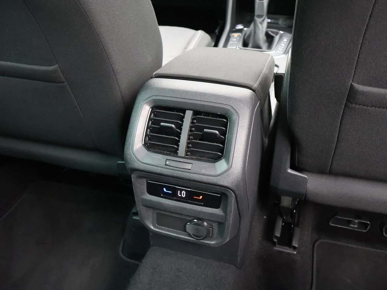 Volkswagen-Tiguan-image-23