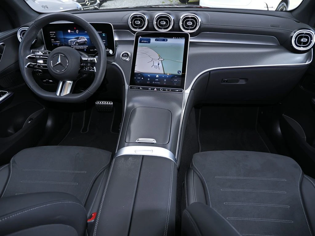 Mercedes-Benz-GLC 220 d-image-12