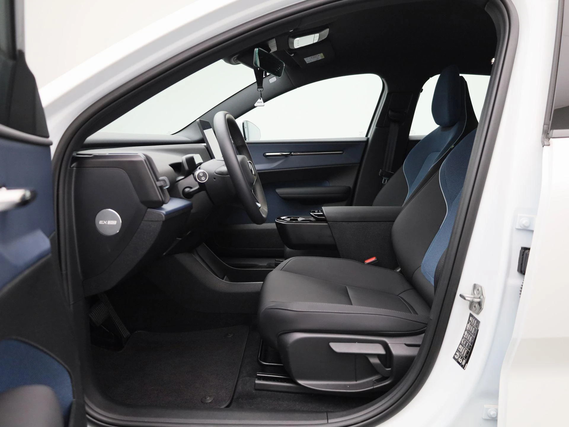 Volvo EX30 Single Motor Extended Range Core
