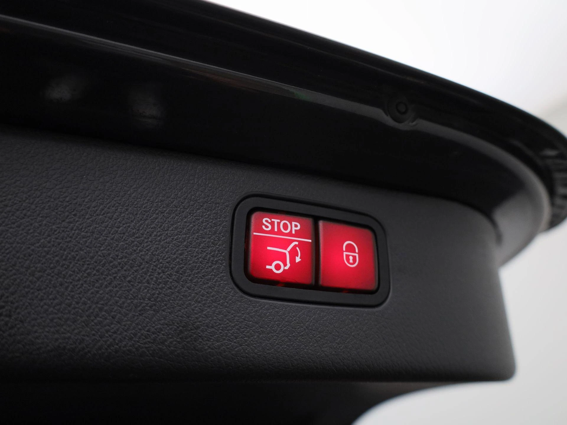 Mercedes-Benz-C-Klasse-image-14