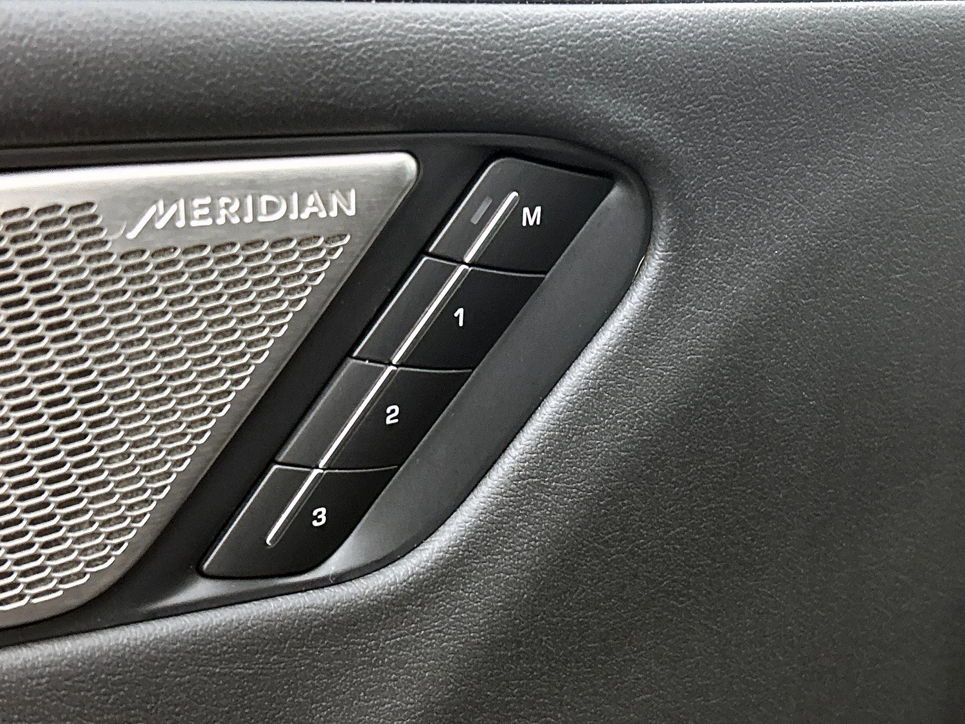 Jaguar-I-PACE-image-30