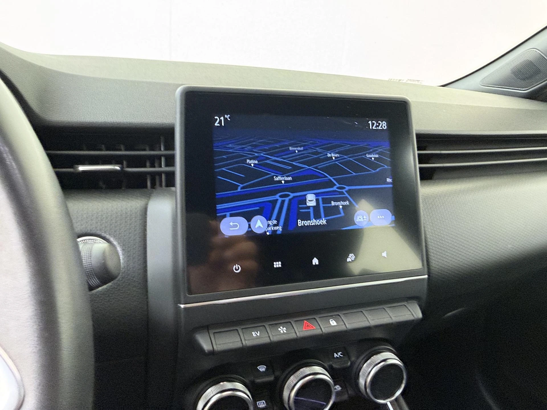 Renault-Clio-image-17