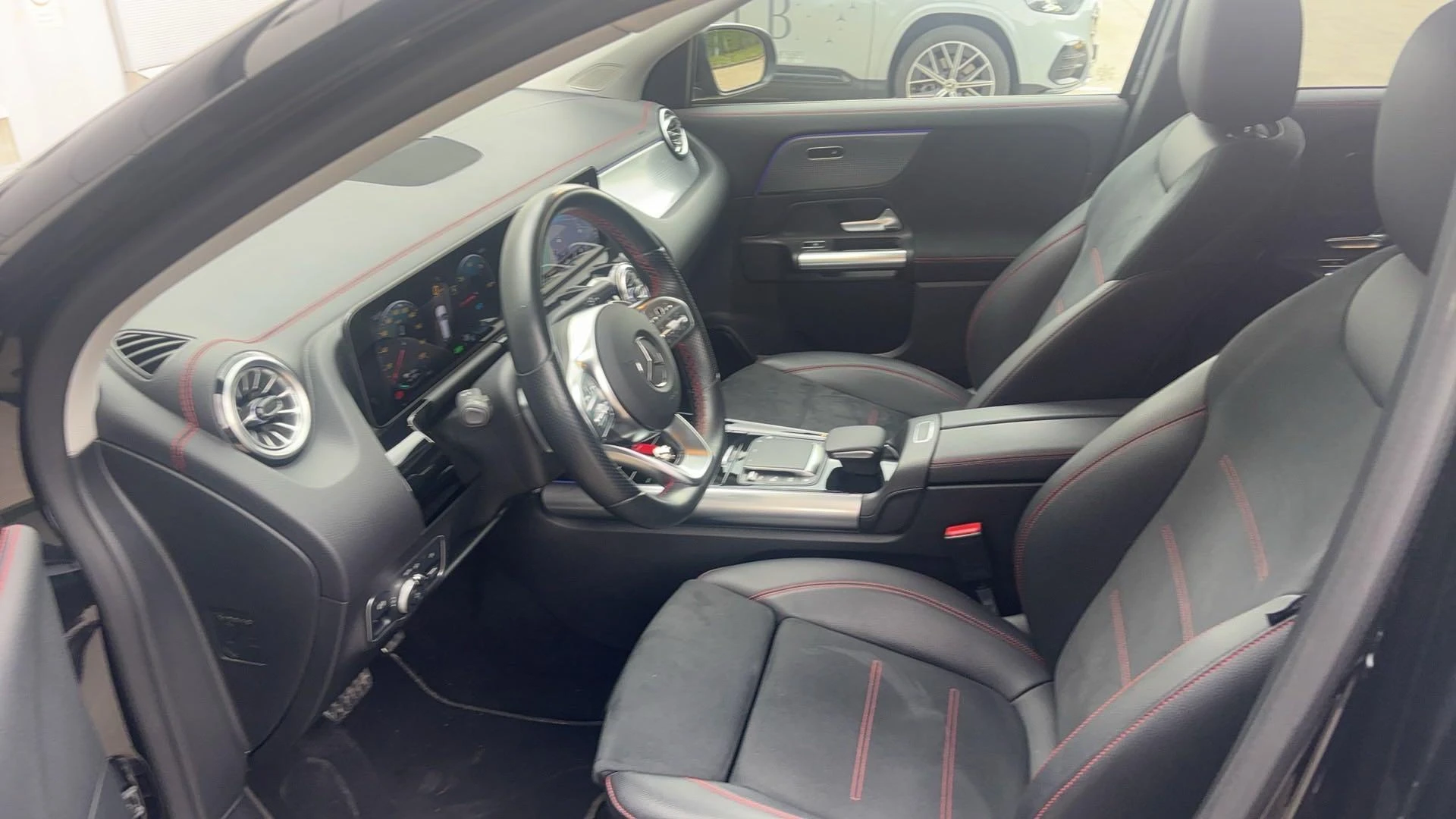 Mercedes-Benz EQA 250 AMG Line + CARPLAY + TREKHAAK + NIGHTPAKKET +